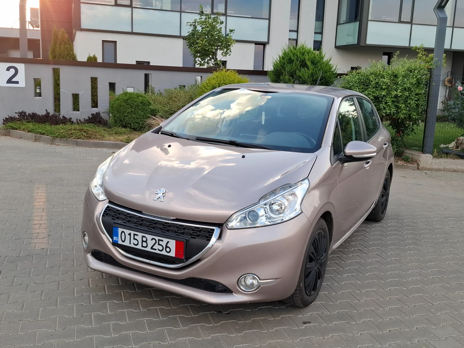 Peugeot 208 1.2i* (82кс)* EURO-5* НОВ ВНОС* , снимка 3 - Автомобили и джипове - 55343215