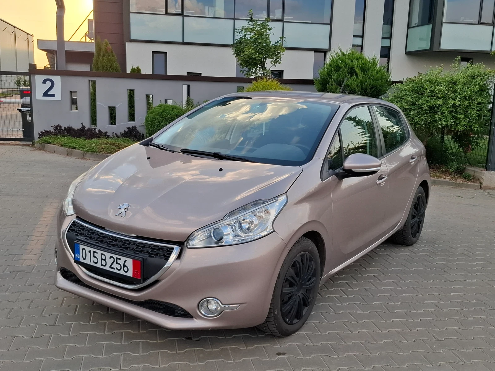 Peugeot 208 1.2i* (82кс)* EURO-5* НОВ ВНОС* , снимка 4 - Автомобили и джипове - 55343215