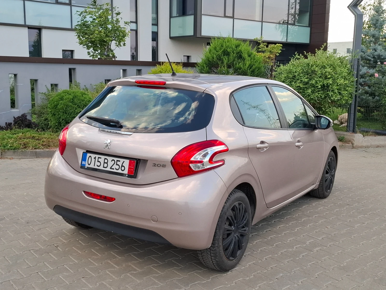 Peugeot 208 1.2i* (82кс)* EURO-5* НОВ ВНОС* , снимка 13 - Автомобили и джипове - 55343215