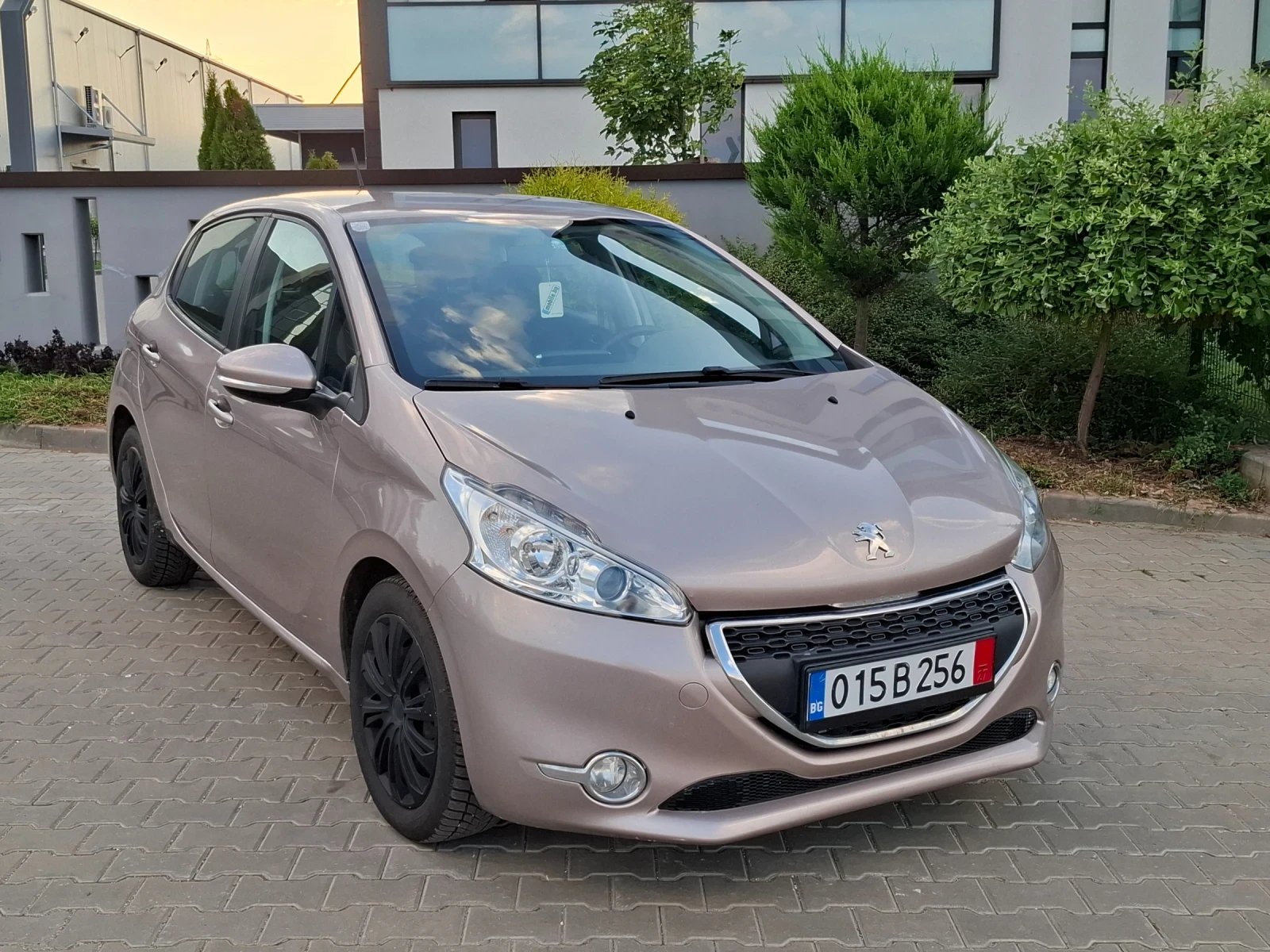 Peugeot 208 1.2i* (82кс)* EURO-5* НОВ ВНОС* , снимка 9 - Автомобили и джипове - 55343215