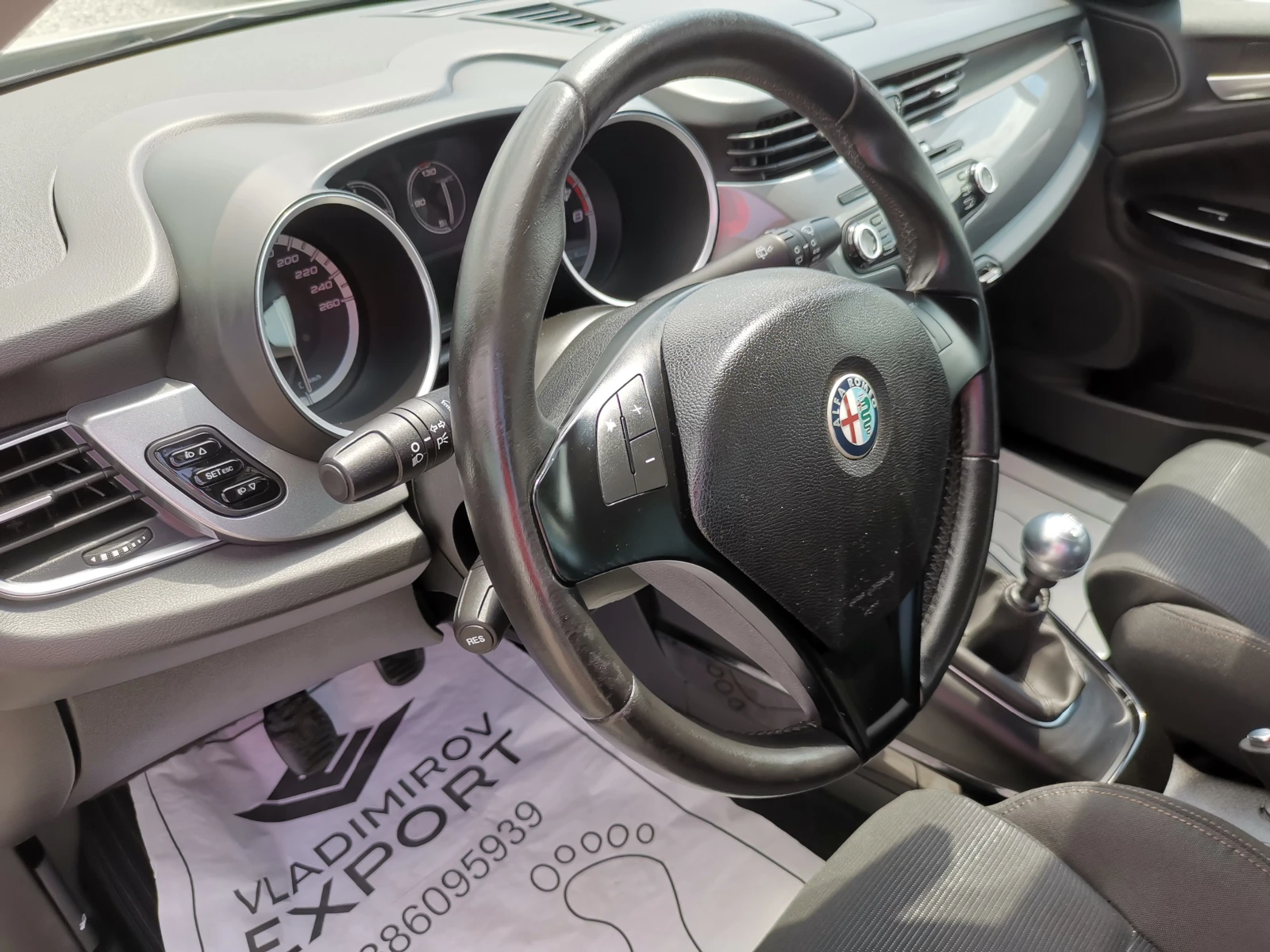 Alfa Romeo Giulietta 1.4Ti 120 ОБСЛУЖЕНА / Реални КМ / 1 СОБСТВЕНИК , снимка 13 - Автомобили и джипове - 55457384