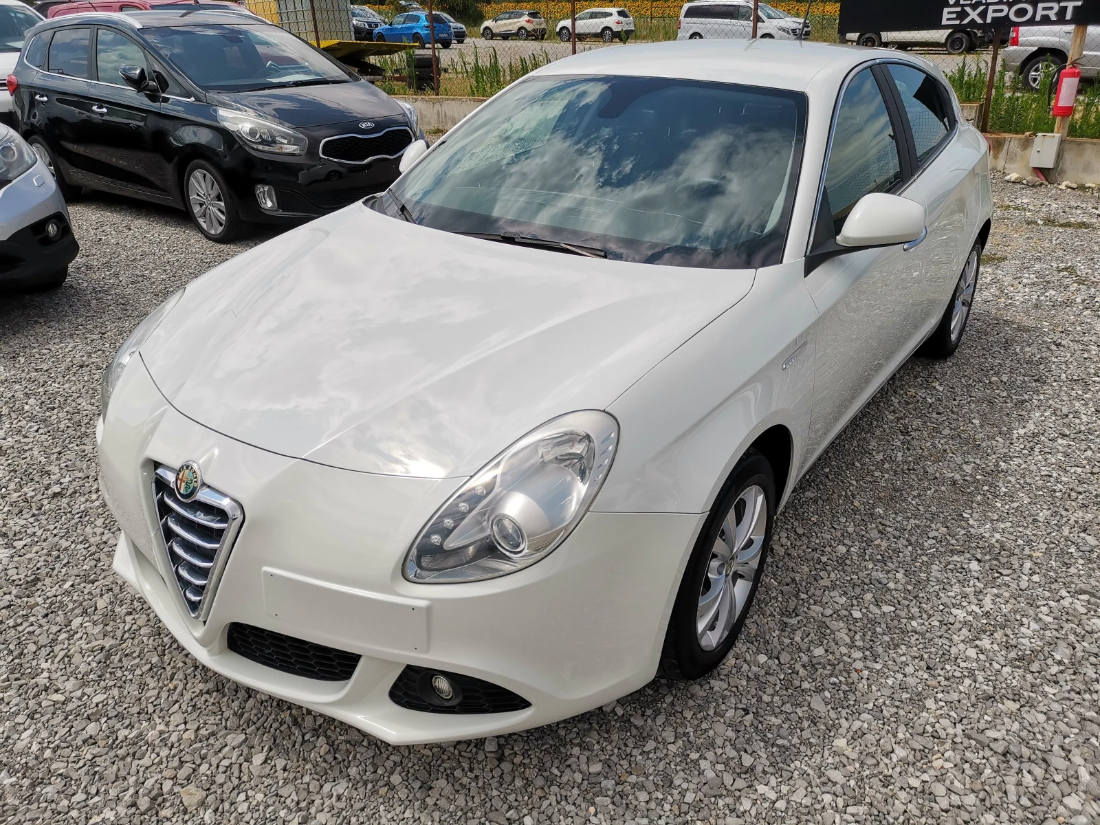 Alfa Romeo Giulietta 1.4Ti 120 ОБСЛУЖЕНА / Реални КМ / 1 СОБСТВЕНИК , снимка 5 - Автомобили и джипове - 55457384