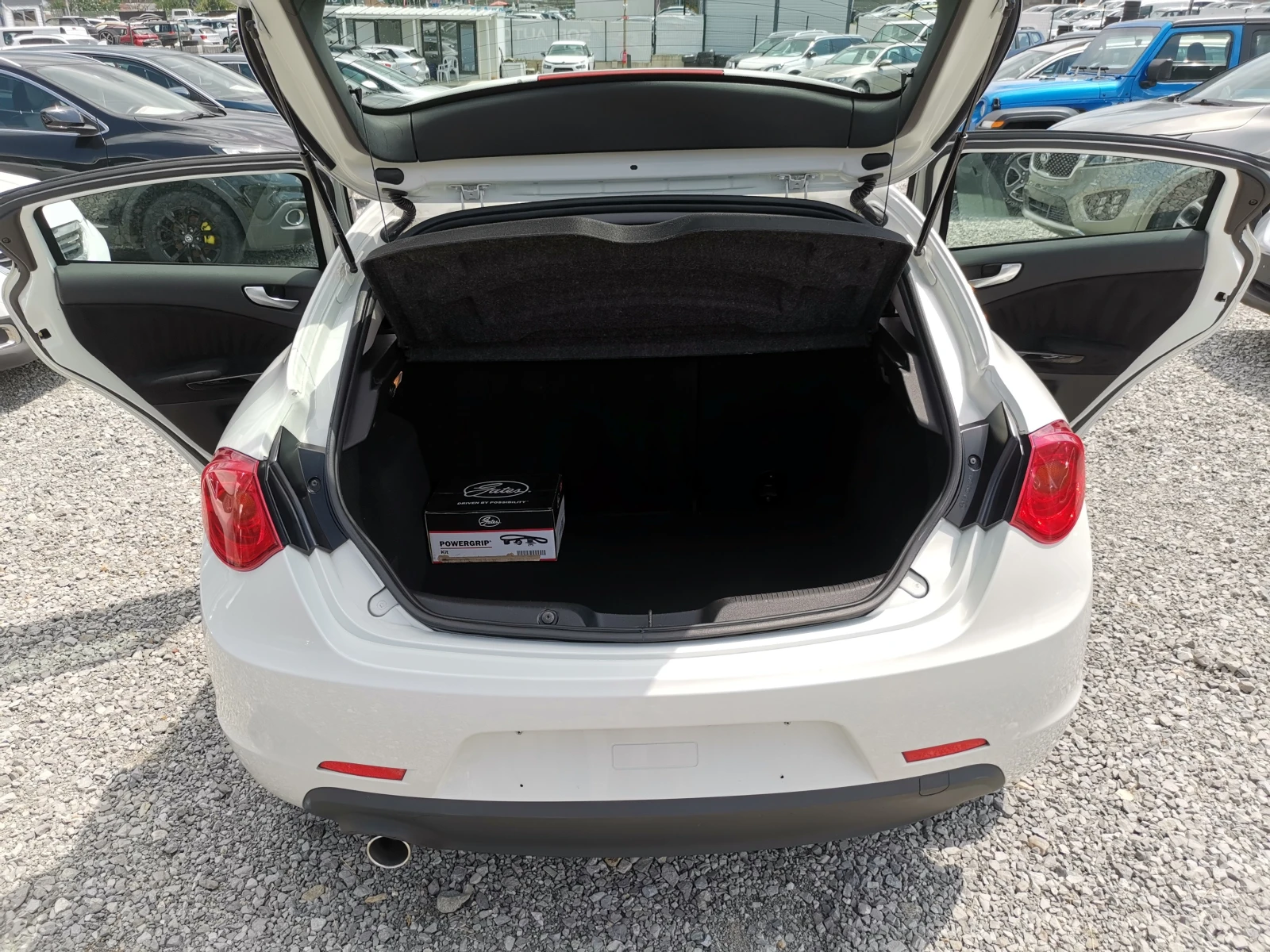 Alfa Romeo Giulietta 1.4Ti 120 ОБСЛУЖЕНА / Реални КМ / 1 СОБСТВЕНИК , снимка 10 - Автомобили и джипове - 55457384