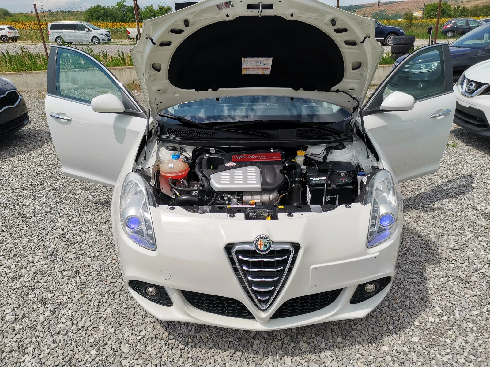 Alfa Romeo Giulietta 1.4Ti 120 ОБСЛУЖЕНА / Реални КМ / 1 СОБСТВЕНИК , снимка 11 - Автомобили и джипове - 55457384