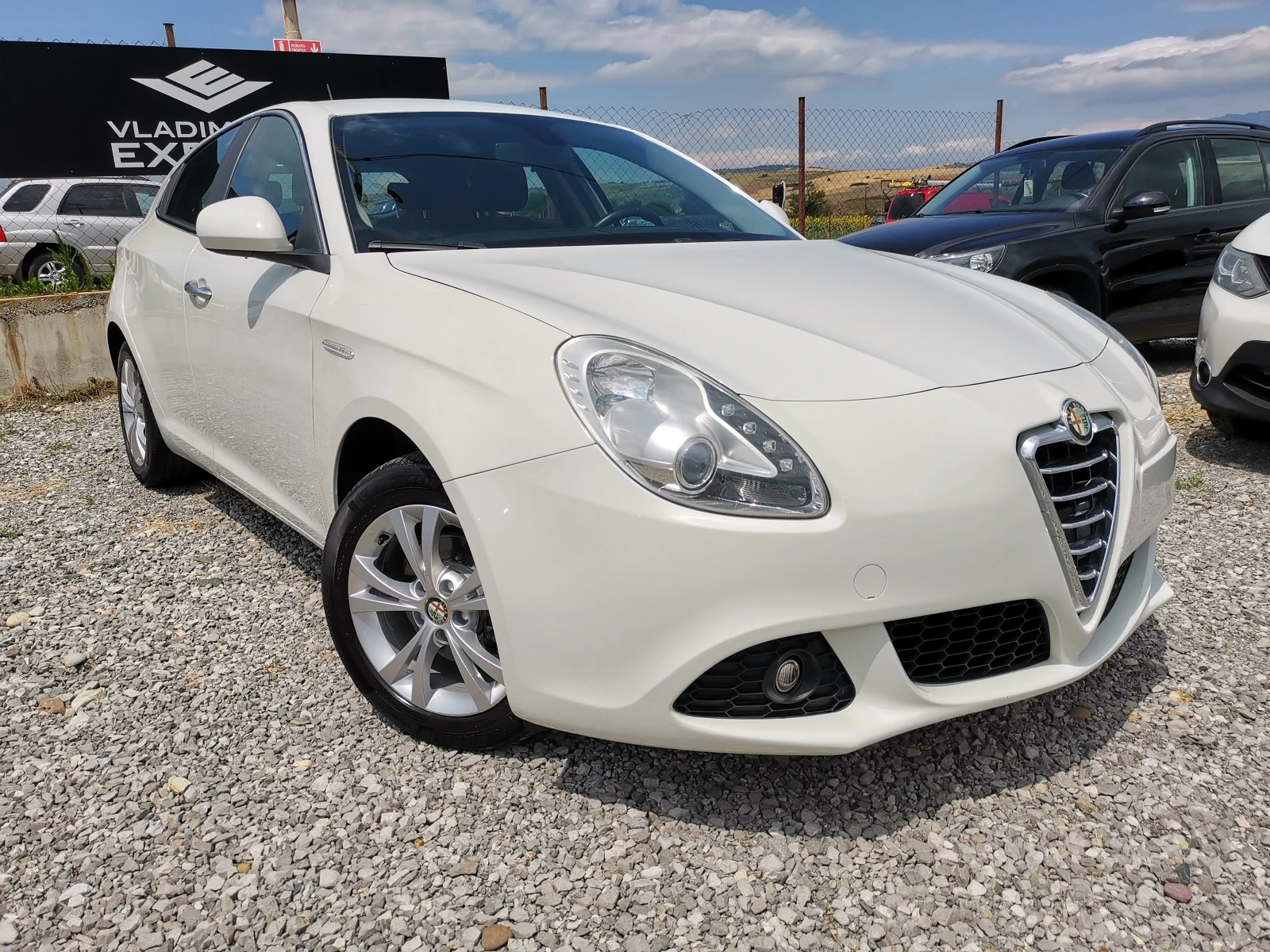 Alfa Romeo Giulietta 1.4Ti 120 ОБСЛУЖЕНА / Реални КМ / 1 СОБСТВЕНИК 