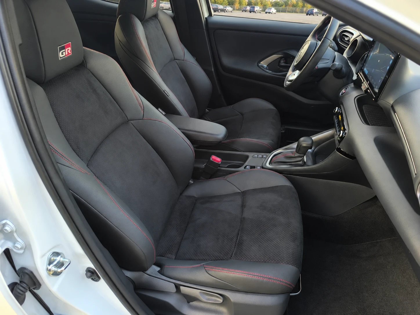 Toyota Yaris 1.5 Hibrid GR ����� | Mobile.bg � ����������� 12