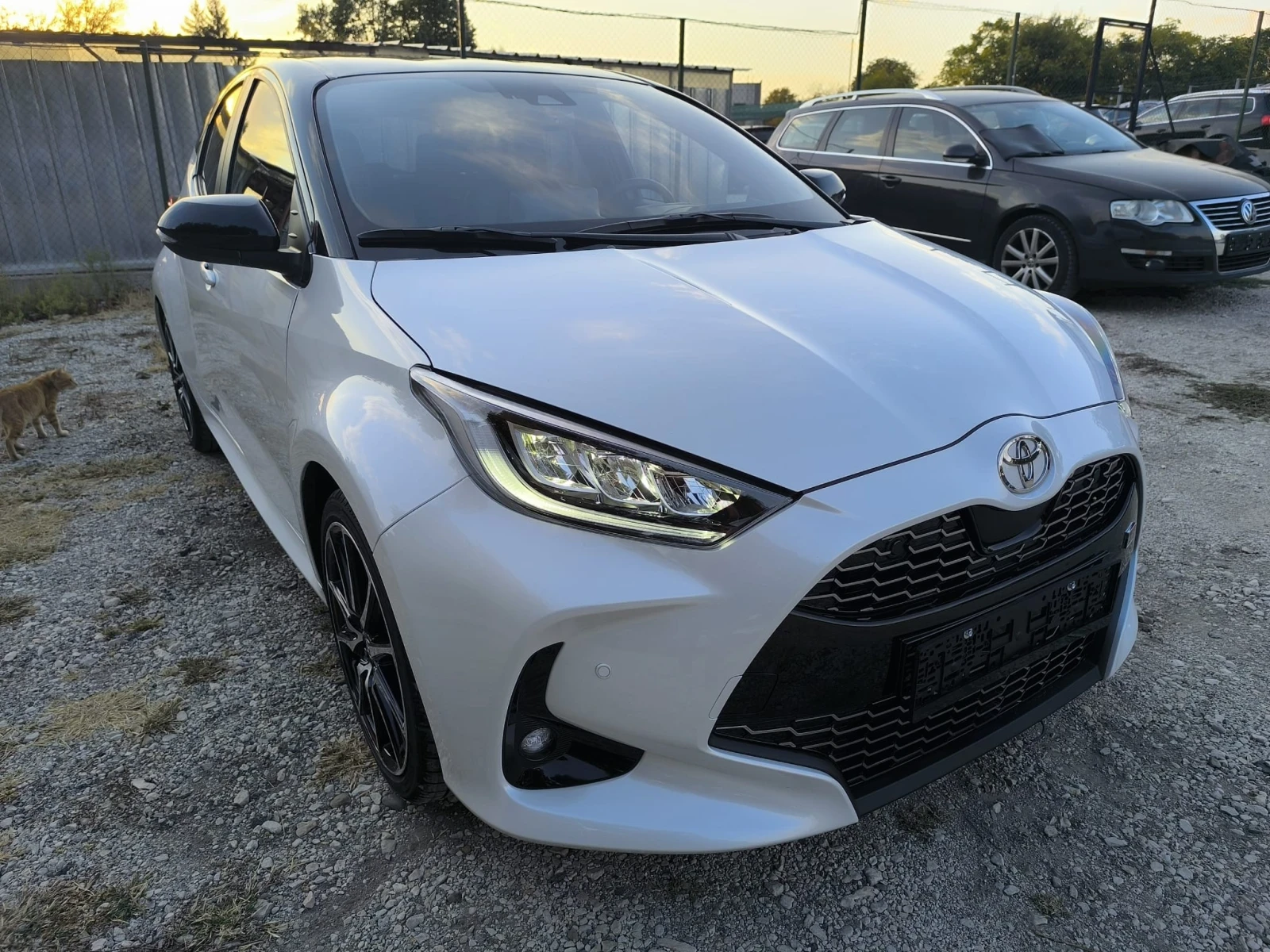 Toyota Yaris 1.5 Hibrid GR ПАКЕТ