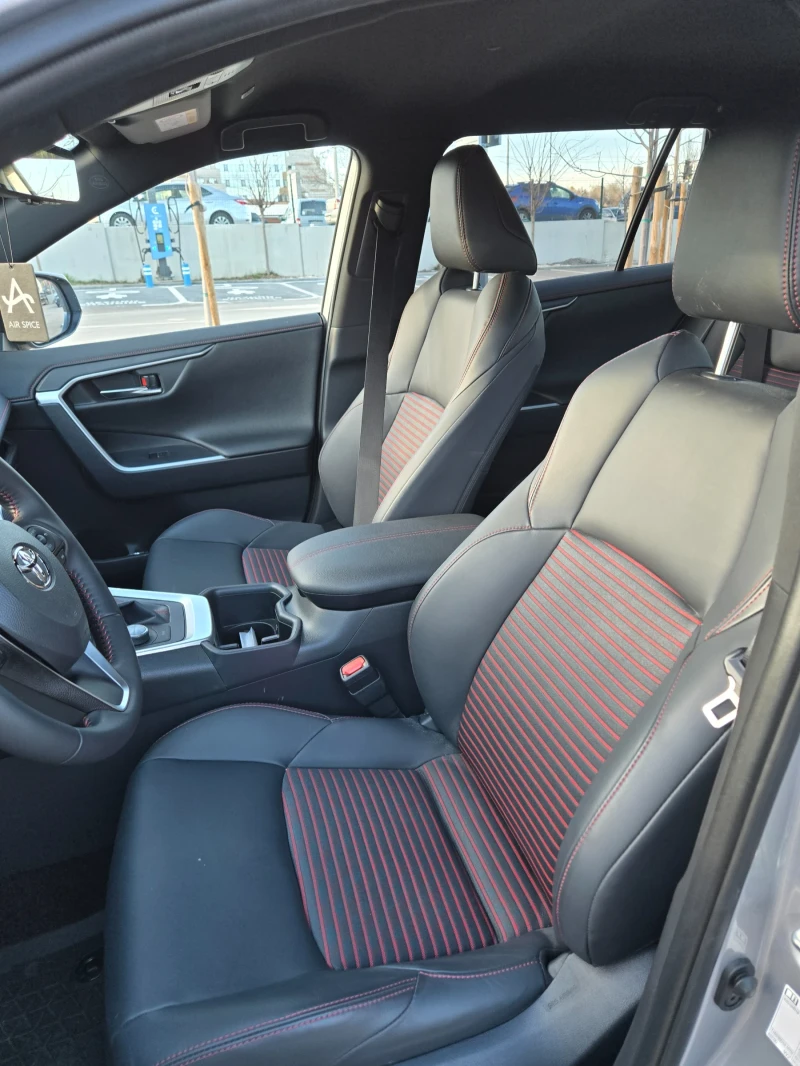 Toyota Rav4 Plugin hybrid , снимка 8 - Автомобили и джипове - 53112474