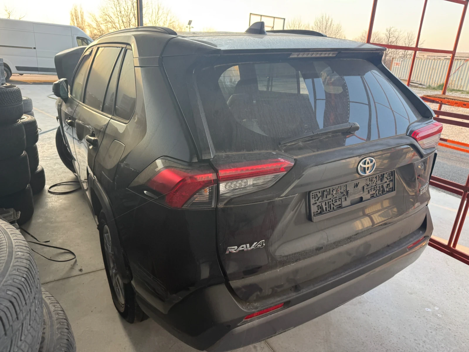 Toyota Rav4 2.5 Hibrid luxury, снимка 5 - Автомобили и джипове - 54199074