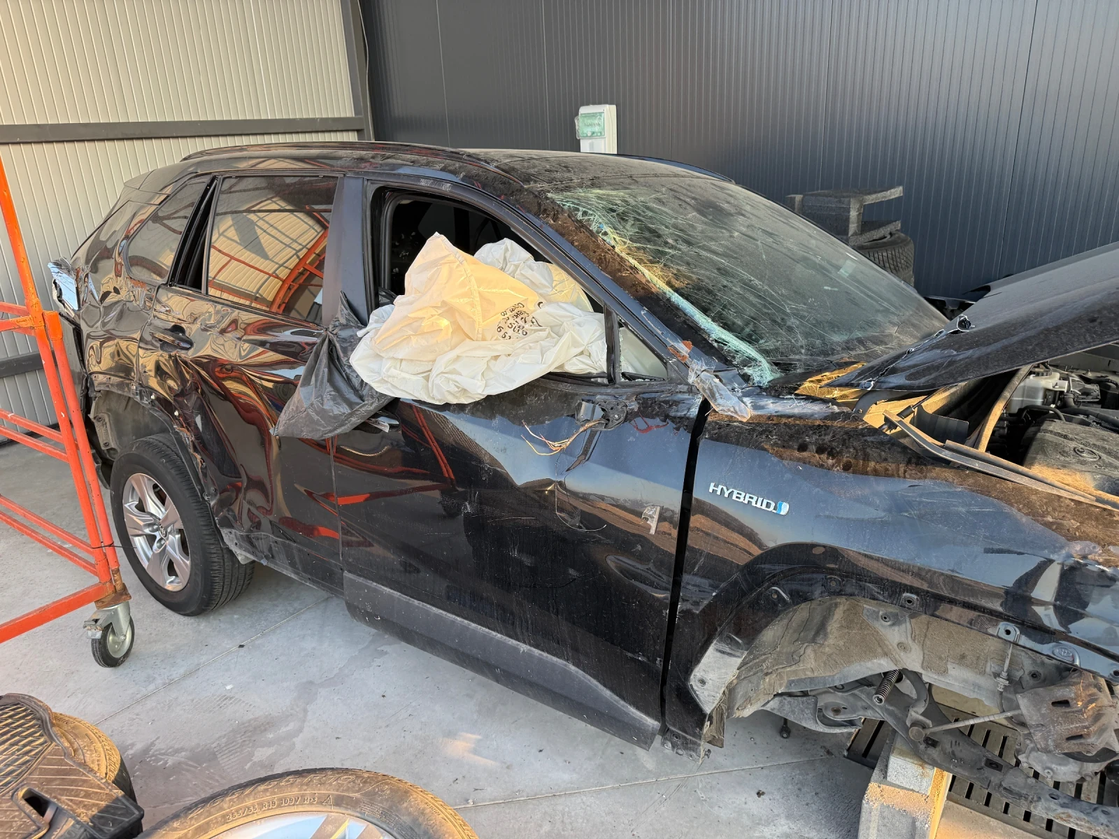 Toyota Rav4 2.5 Hibrid luxury, снимка 4 - Автомобили и джипове - 54199074