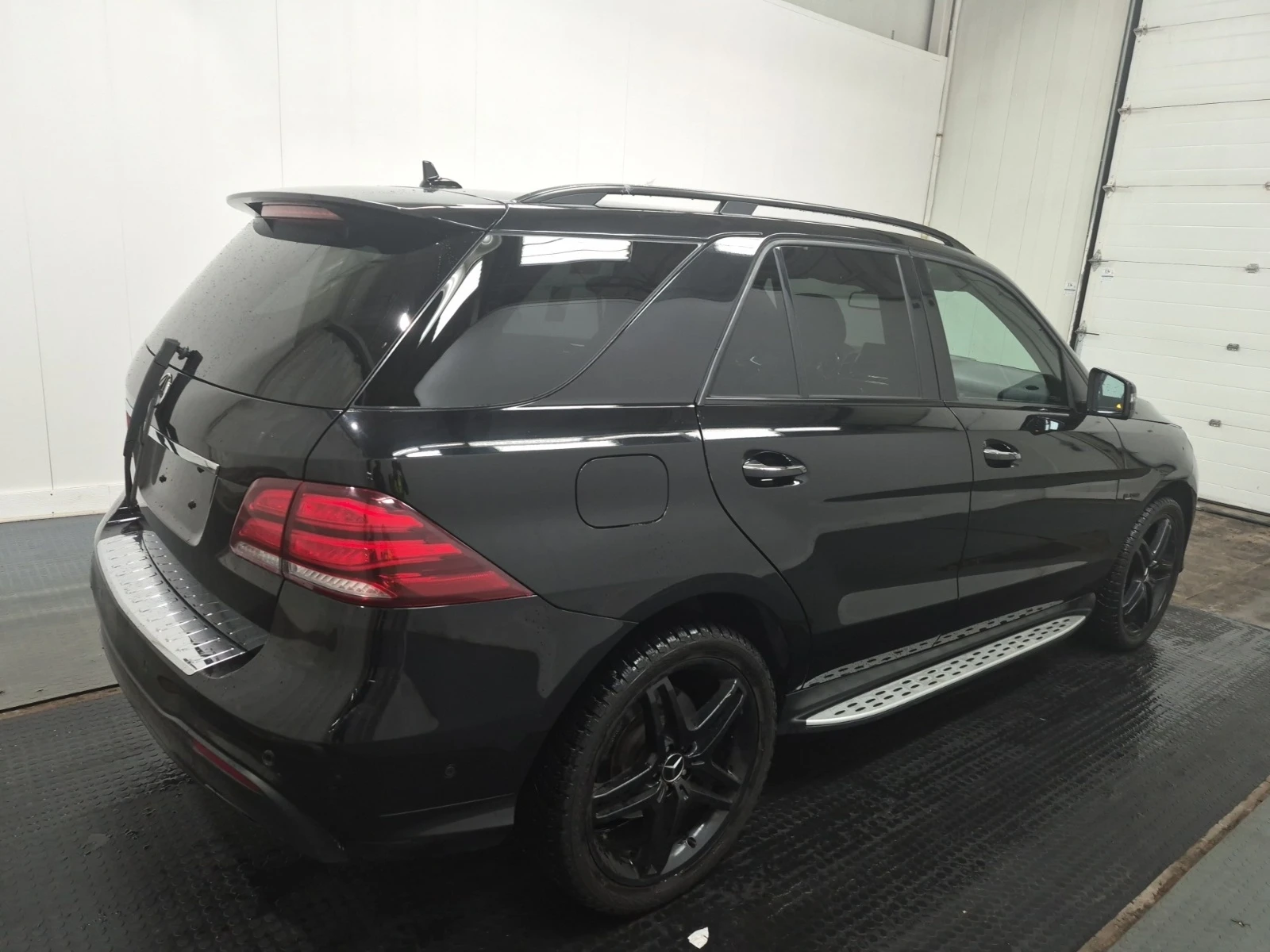 Mercedes-Benz GLE 43 AMG * * CARFAX * * АВТО КРЕДИТ * * , снимка 3 - Автомобили и джипове - 54901035