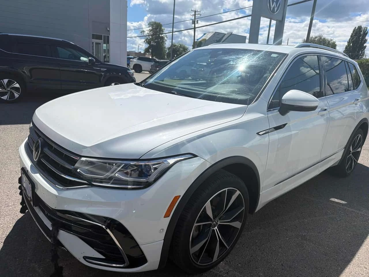 VW Tiguan Highline R Line /360/FENDER/АВТОКРЕДИТ, снимка 2 - Автомобили и джипове - 54993219