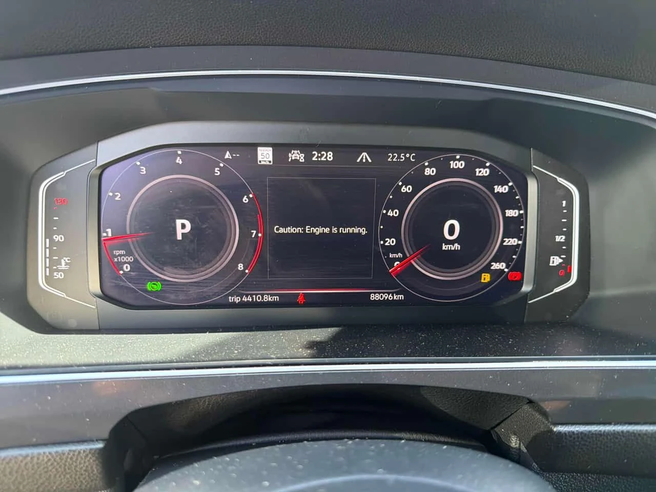 VW Tiguan Highline R Line /360/FENDER/АВТОКРЕДИТ, снимка 8 - Автомобили и джипове - 54993219