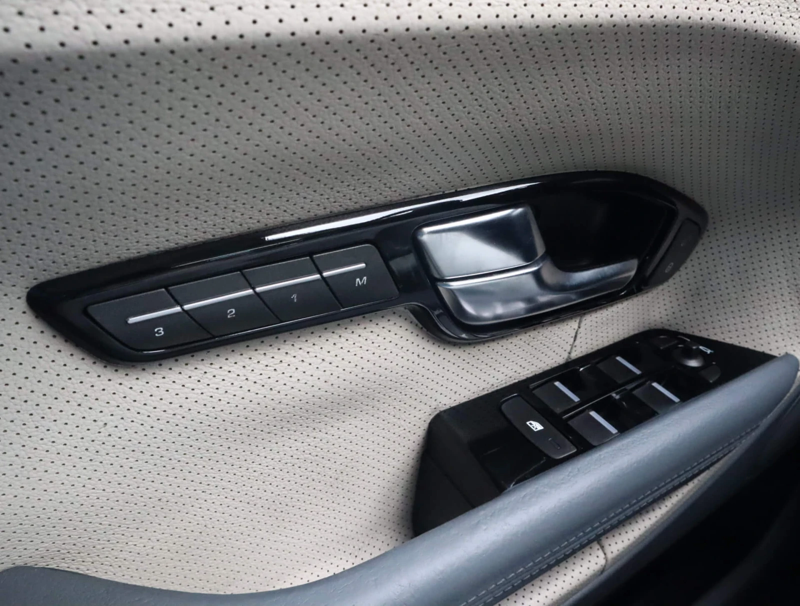 Land Rover Range Rover Evoque SD4/AWD/Dynamic/Meridian/Пано/Recaro/Memory/PDC, снимка 14 - Автомобили и джипове - 55073573