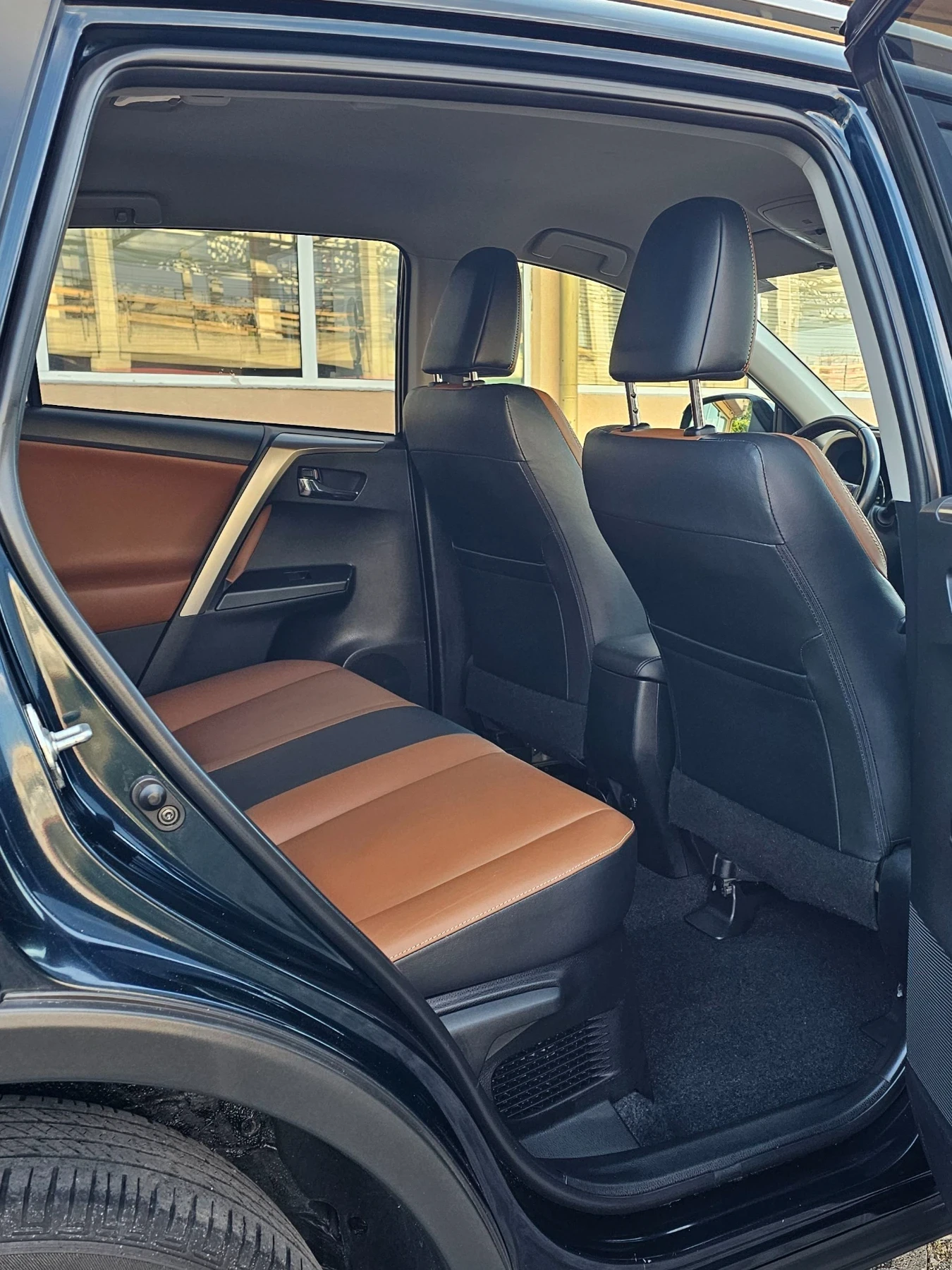 Toyota Rav4 2.5 Hybrid AWD Executive Facelift , снимка 9 - Автомобили и джипове - 56060612