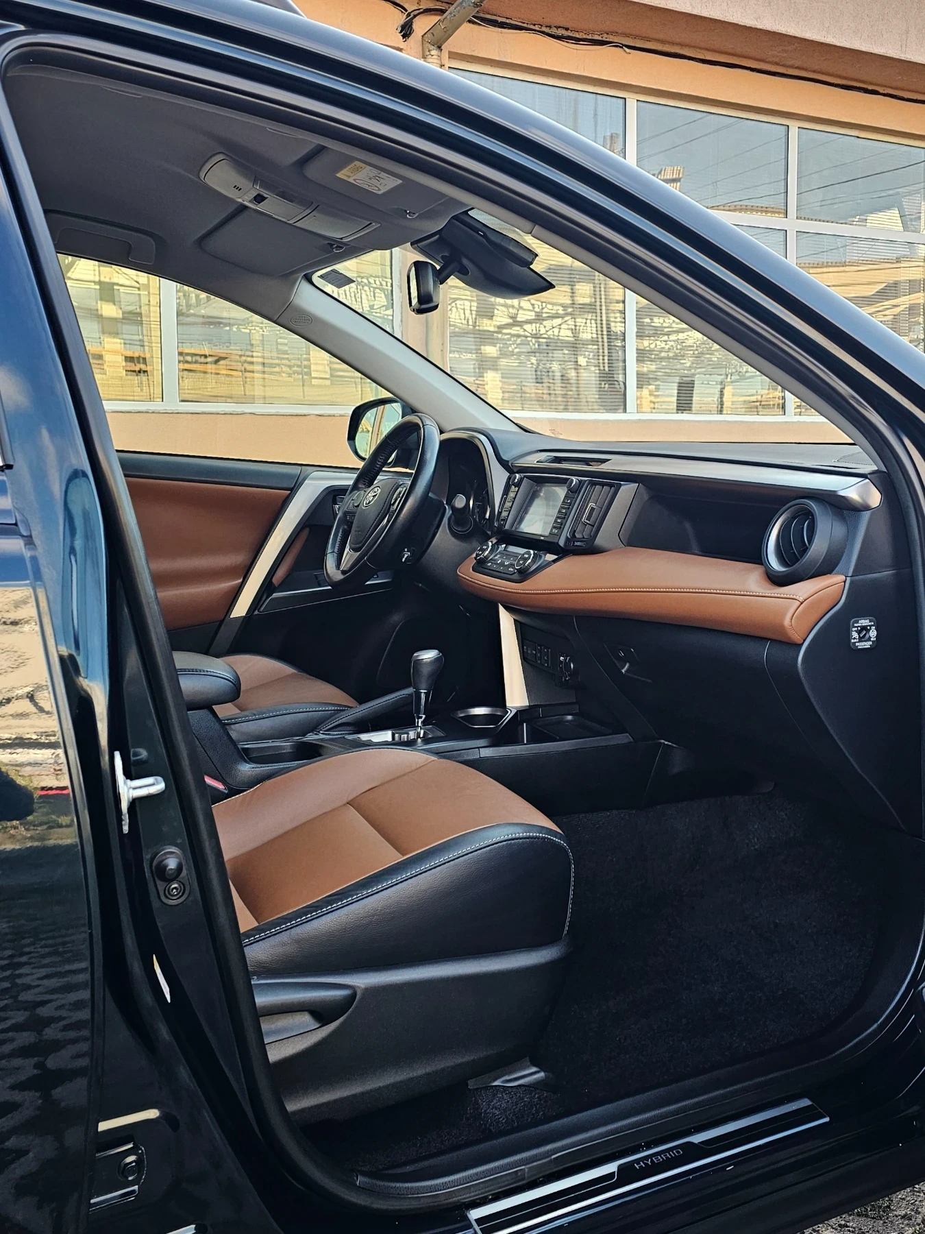 Toyota Rav4 2.5 Hybrid AWD Executive Facelift , снимка 8 - Автомобили и джипове - 56060612