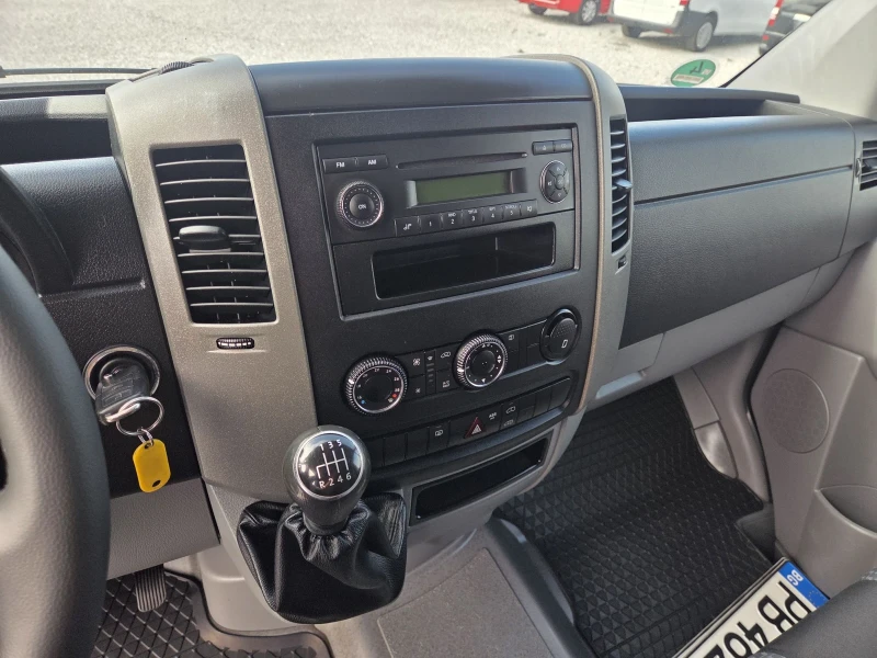 VW Crafter 2.0 TDI, 9 местен, Климатик, снимка 11 - Бусове и автобуси - 51840163