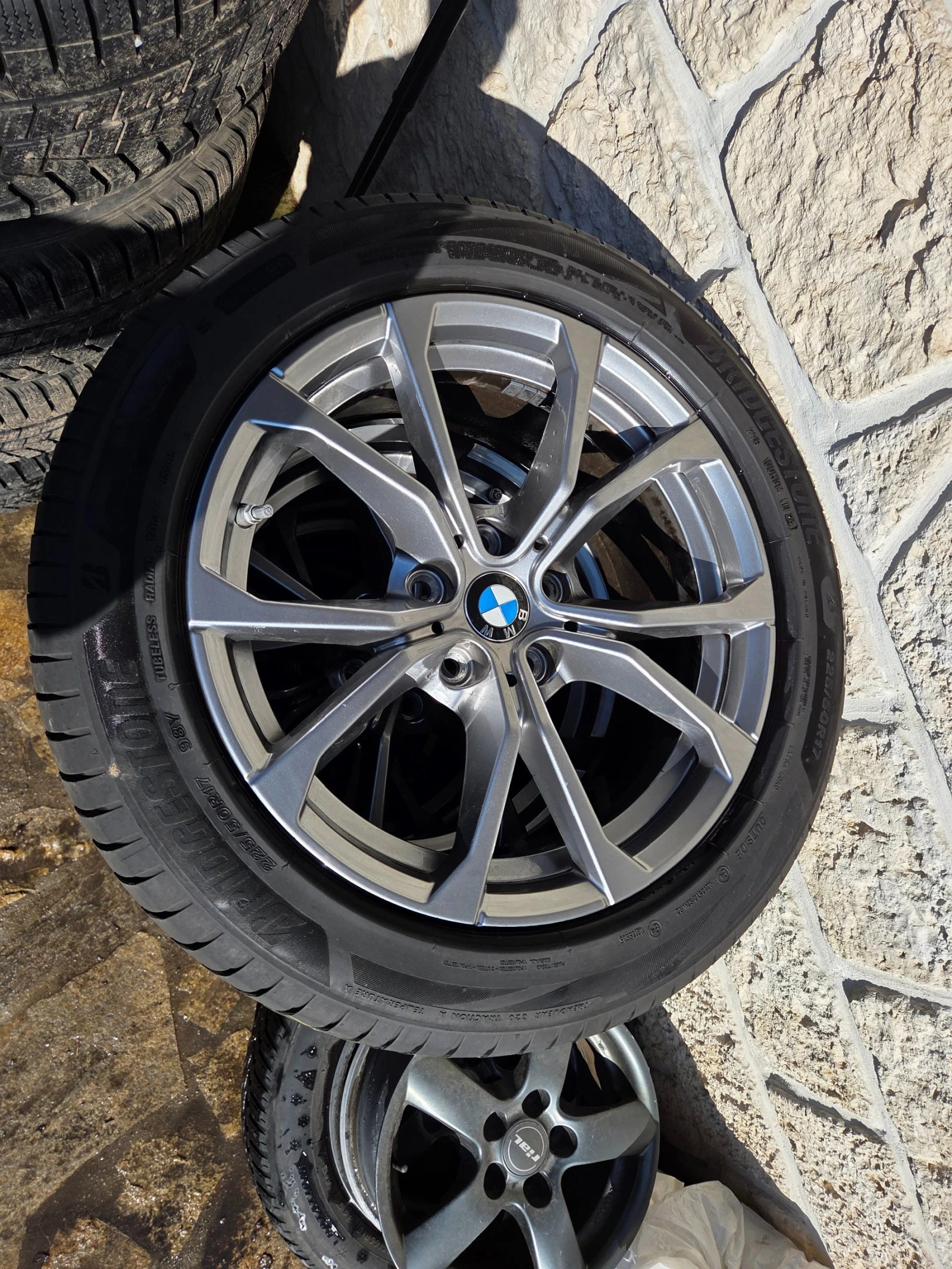 Гуми с джанти Bridgestone 225/50R17, снимка 2 - Гуми и джанти - 53752720