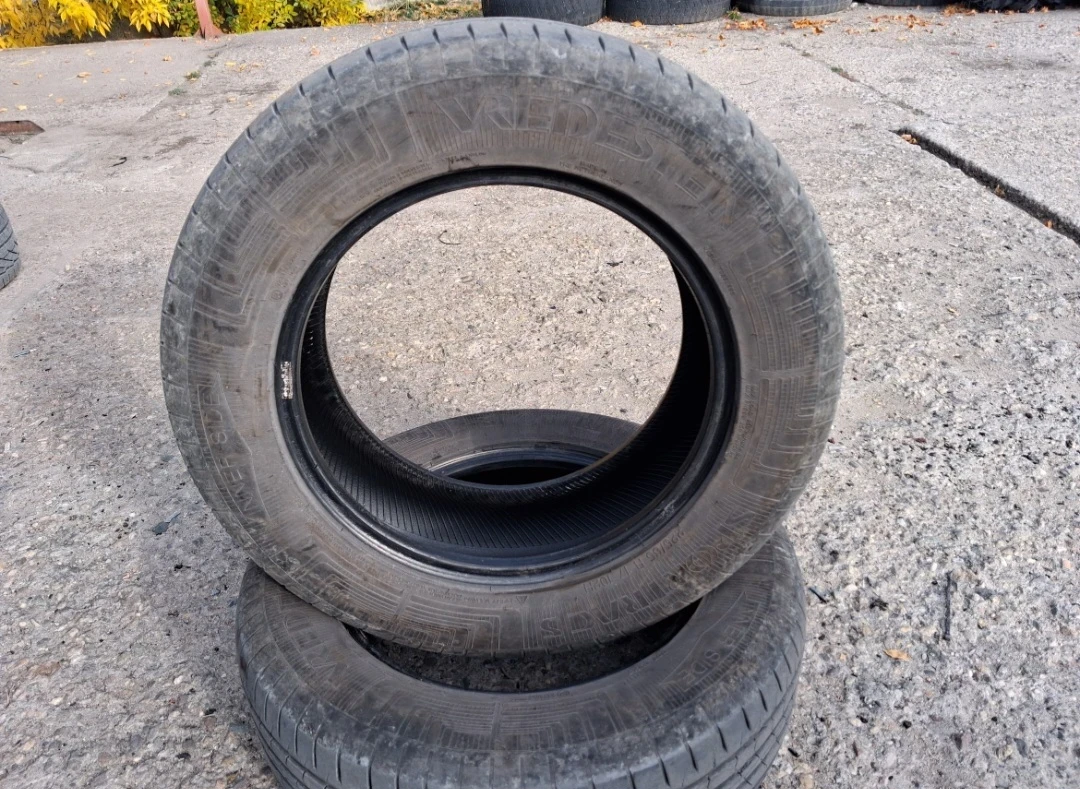 Гуми Летни 235/65R17, снимка 4 - Гуми и джанти - 54039493