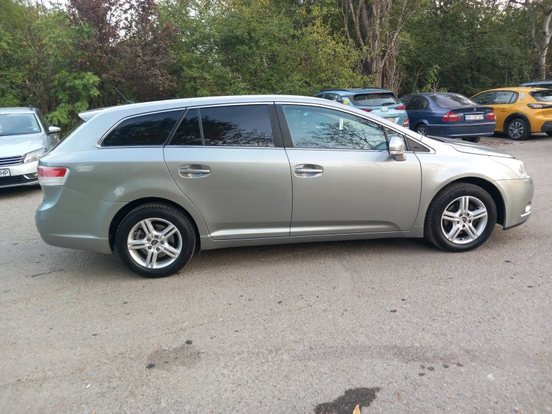 Toyota Avensis 1.8 i, снимка 4 - Автомобили и джипове - 47621919