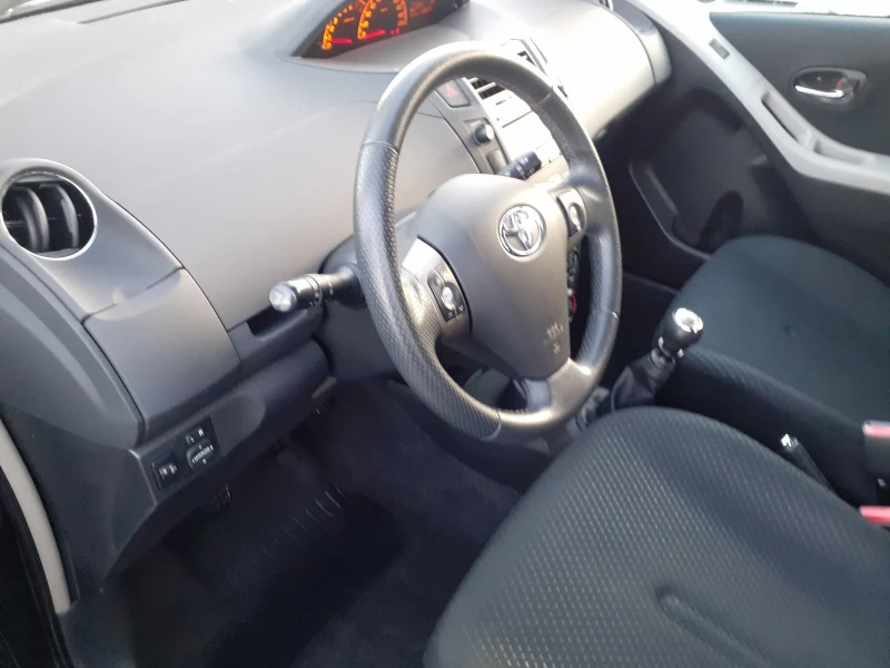 Toyota Yaris 1.33 VVT-I FACELIFT             , снимка 13 - Автомобили и джипове - 47689314