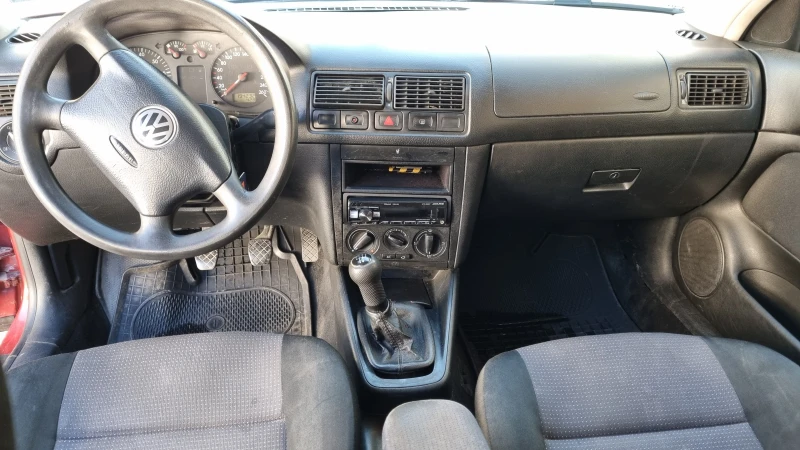 VW Golf 1.6, снимка 6 - Автомобили и джипове - 47904587