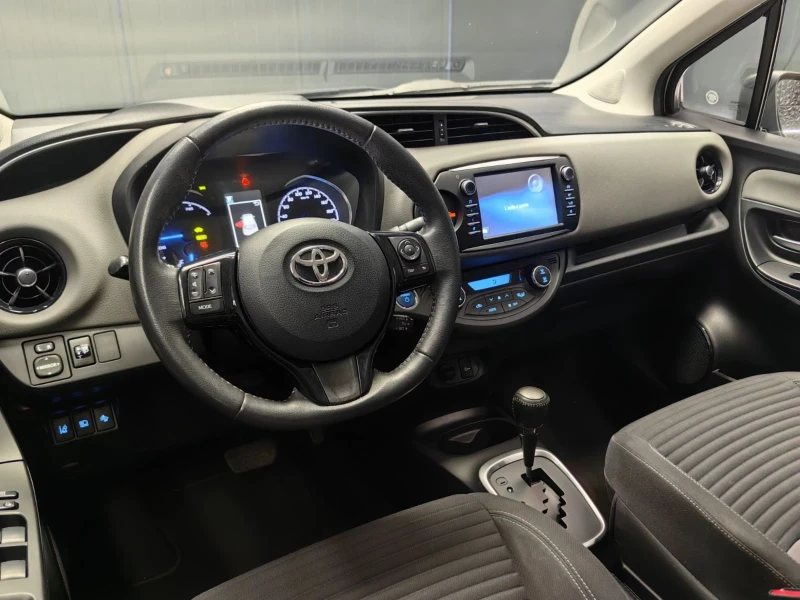 Toyota Yaris 1.5* HYBRID* AВТОМАТ* FACE* КАМЕРА* НАВИ* ЕВРО6* T, снимка 6 - Автомобили и джипове - 51799268