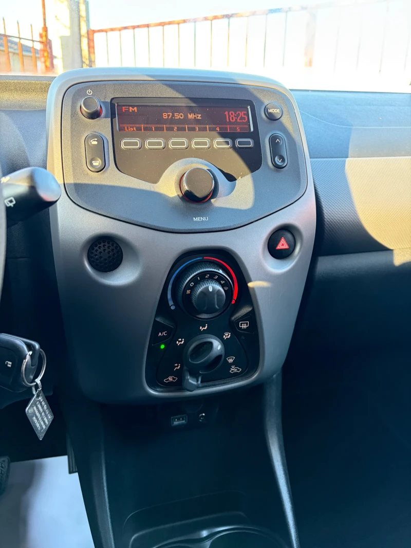 Peugeot 108 1.0 ПЕРФЕКТНО СЪСТОЯНИЕ, снимка 8 - Автомобили и джипове - 52817311