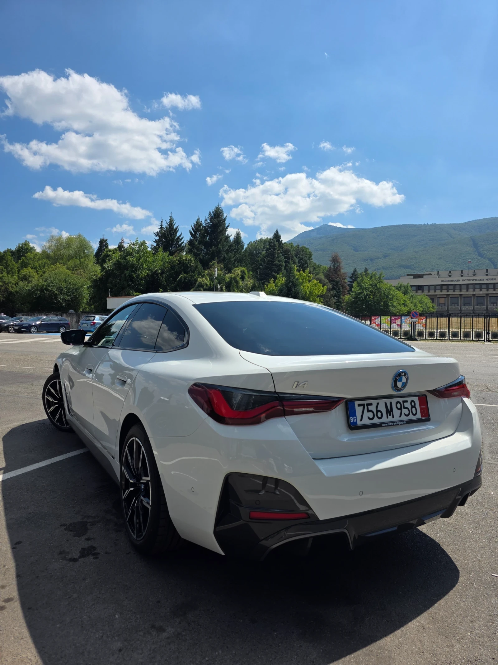 BMW i4 eDrive40 M-Sport 360/M Седалки/Adaptive M/HK - изображение 4