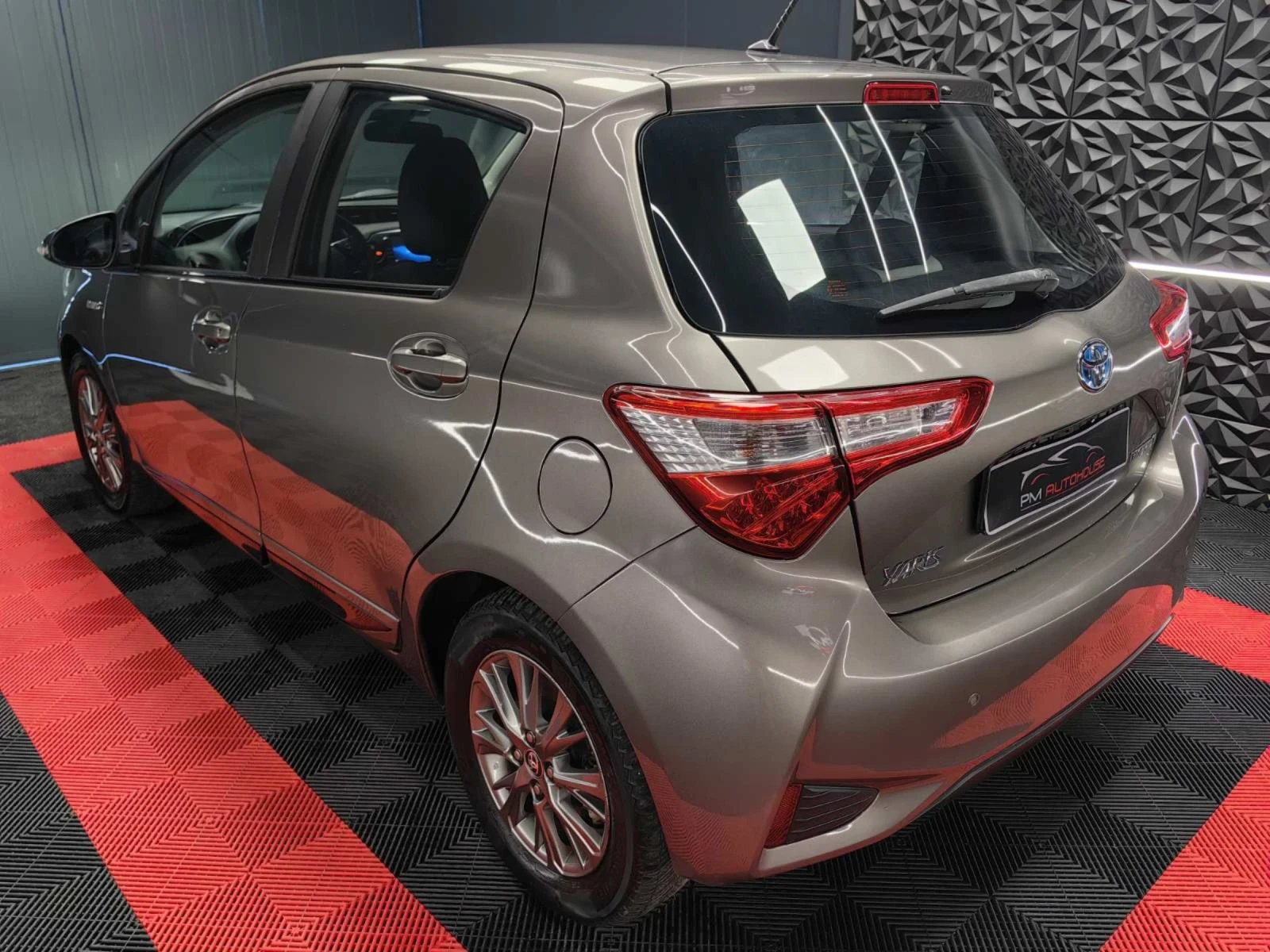 Toyota Yaris 1.5* HYBRID* AВТОМАТ* FACE* КАМЕРА* НАВИ* ЕВРО6* T - изображение 3