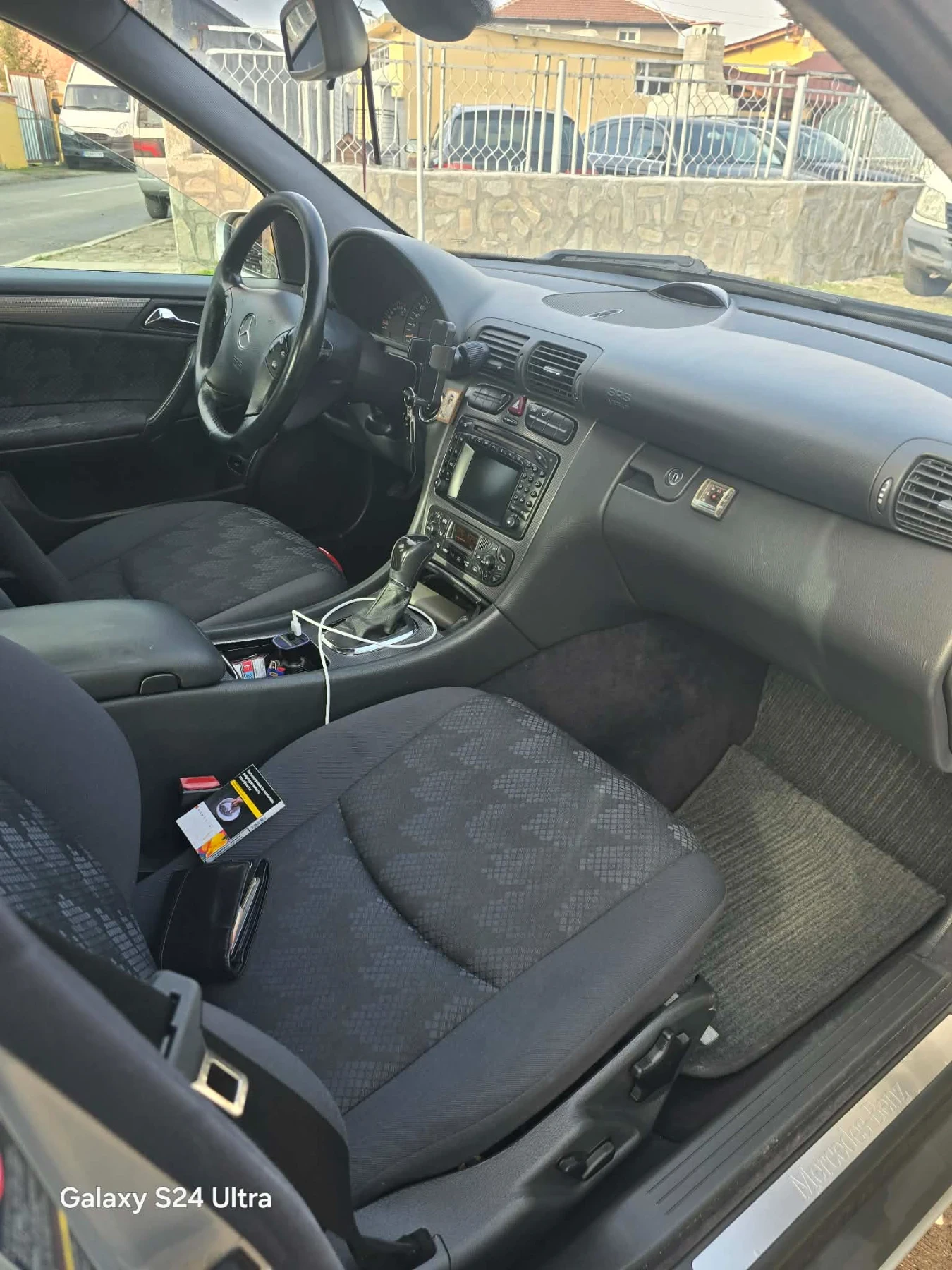 Mercedes-Benz C 320, снимка 11 - Автомобили и джипове - 53778345