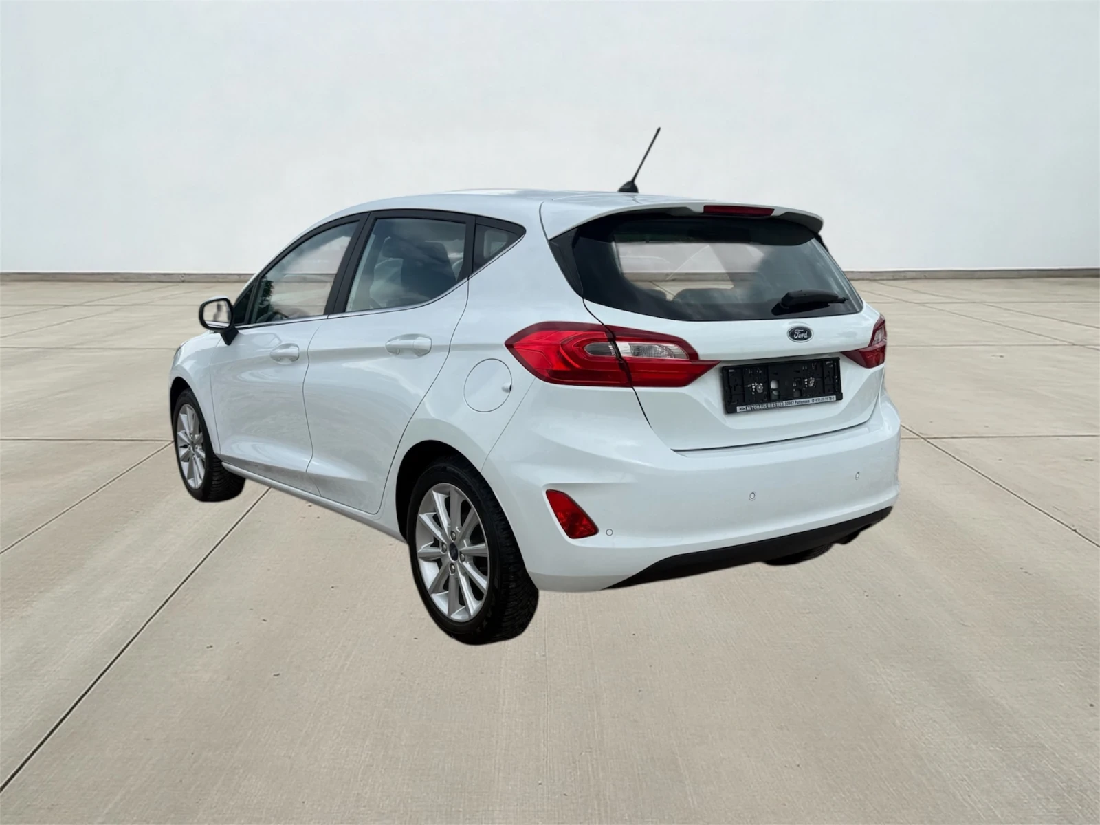 Ford Fiesta 1.1/Titanium/PDC/, снимка 4 - Автомобили и джипове - 54641811