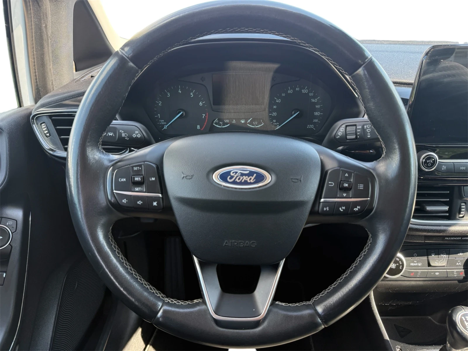 Ford Fiesta 1.1/Titanium/PDC/, снимка 12 - Автомобили и джипове - 54641811