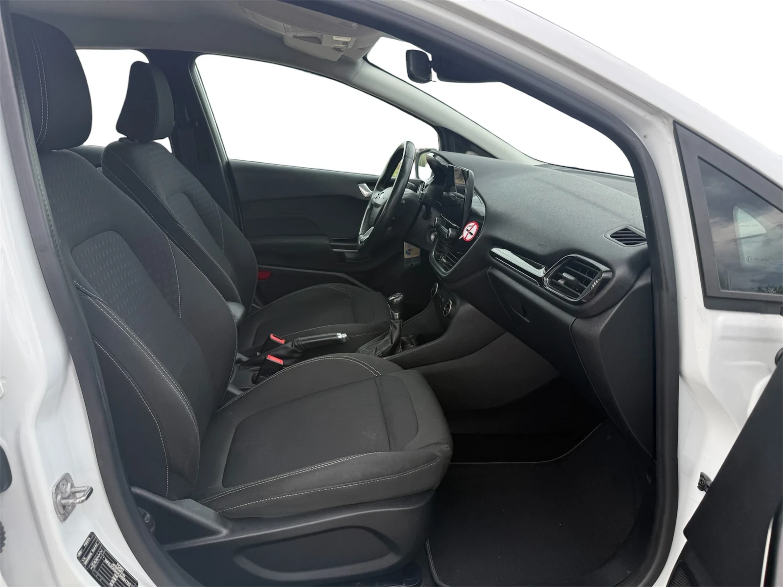 Ford Fiesta 1.1/Titanium/PDC/, снимка 10 - Автомобили и джипове - 54641811