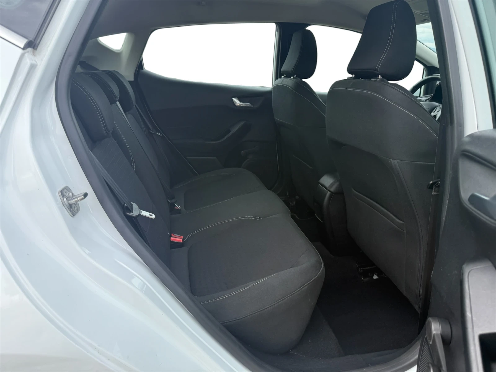 Ford Fiesta 1.1/Titanium/PDC/, снимка 9 - Автомобили и джипове - 54641811