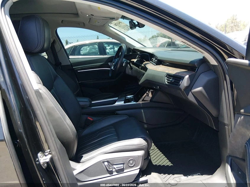 Audi E-Tron Premium Plus, снимка 5 - Автомобили и джипове - 55534773
