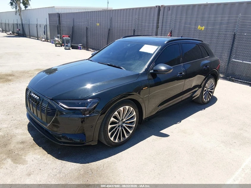 Audi E-Tron Premium Plus, снимка 2 - Автомобили и джипове - 55534773