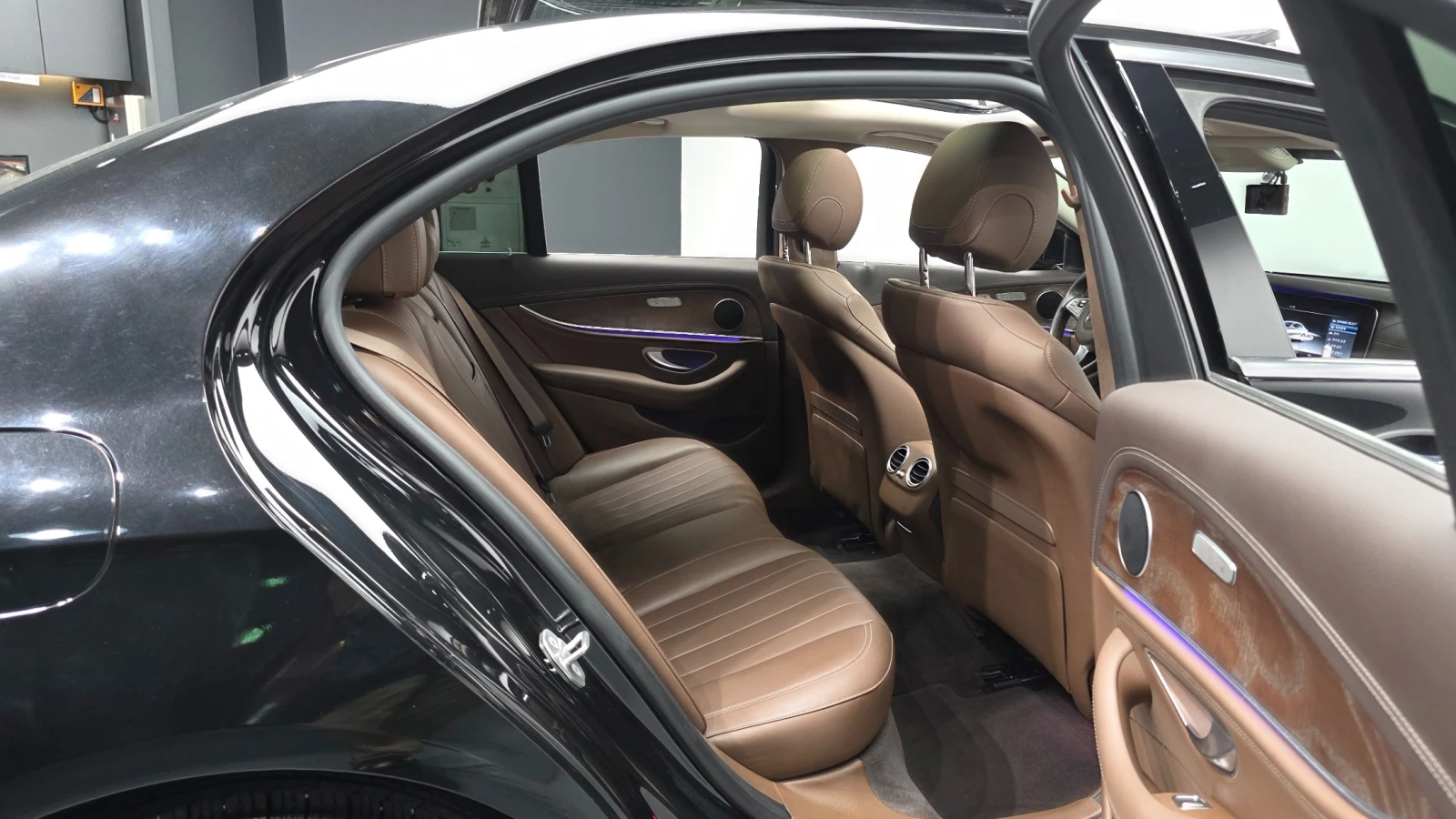 Mercedes-Benz E 300 E300 Exclusive, снимка 9 - Автомобили и джипове - 55541502