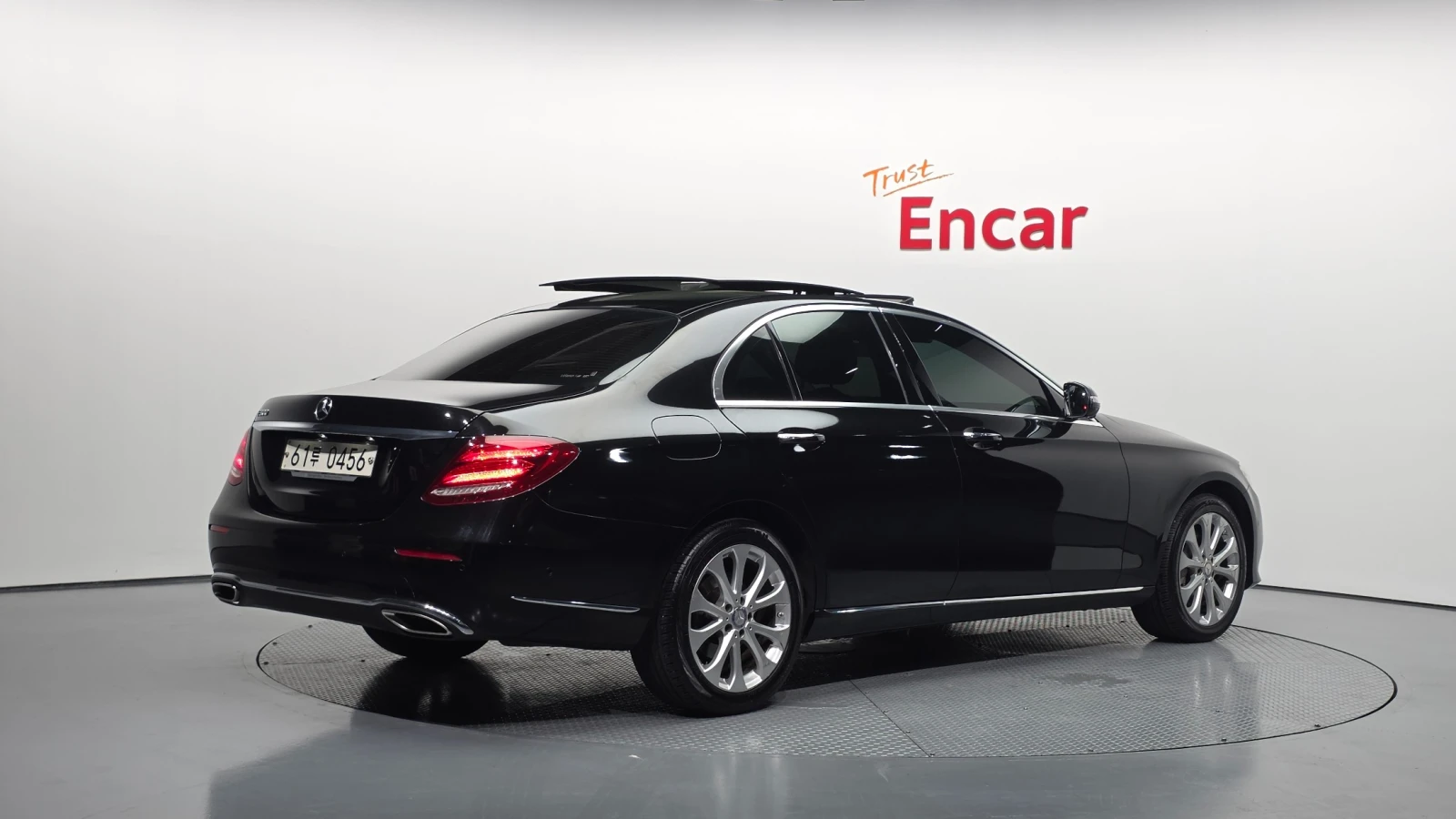 Mercedes-Benz E 300 E300 Exclusive, снимка 2 - Автомобили и джипове - 55541502