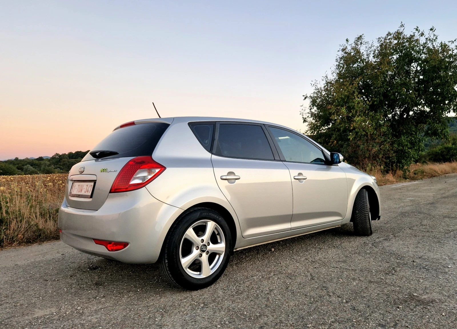 Kia Ceed 1.6 crdi 90 кн, снимка 3 - Автомобили и джипове - 55976677