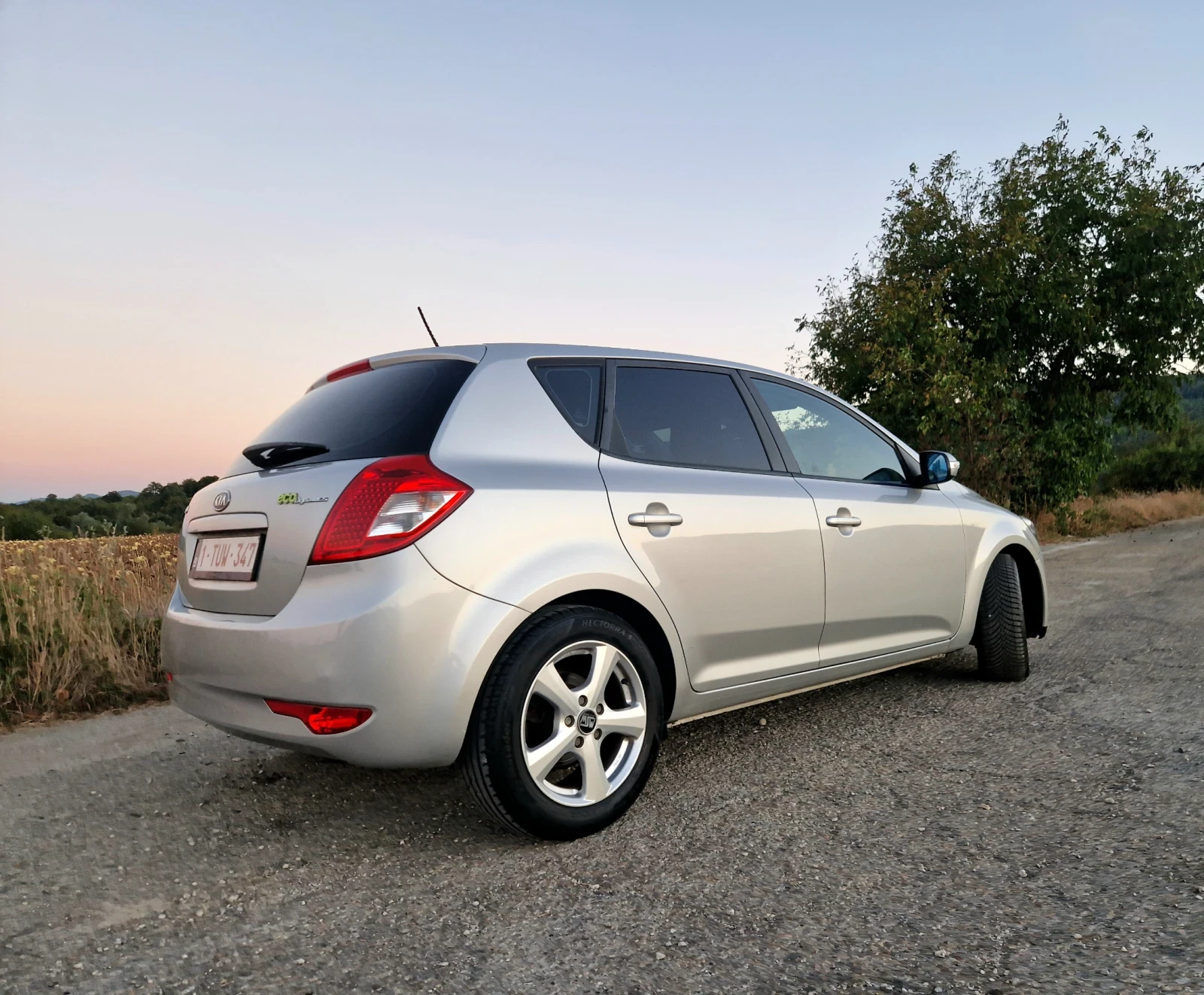 Kia Ceed 1.6 crdi 90 кн, снимка 7 - Автомобили и джипове - 55976677
