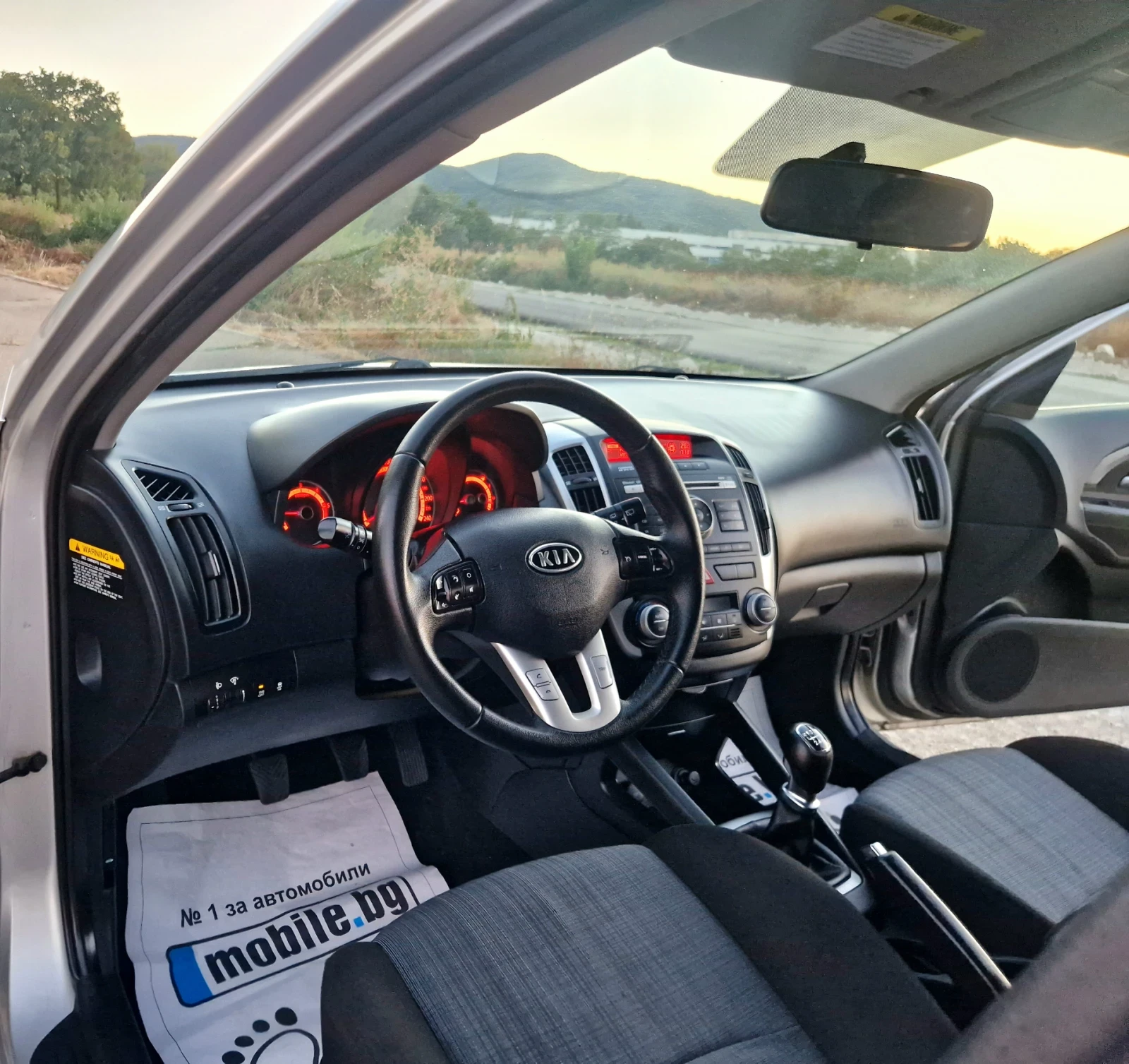 Kia Ceed 1.6 crdi 90 кн, снимка 11 - Автомобили и джипове - 55976677