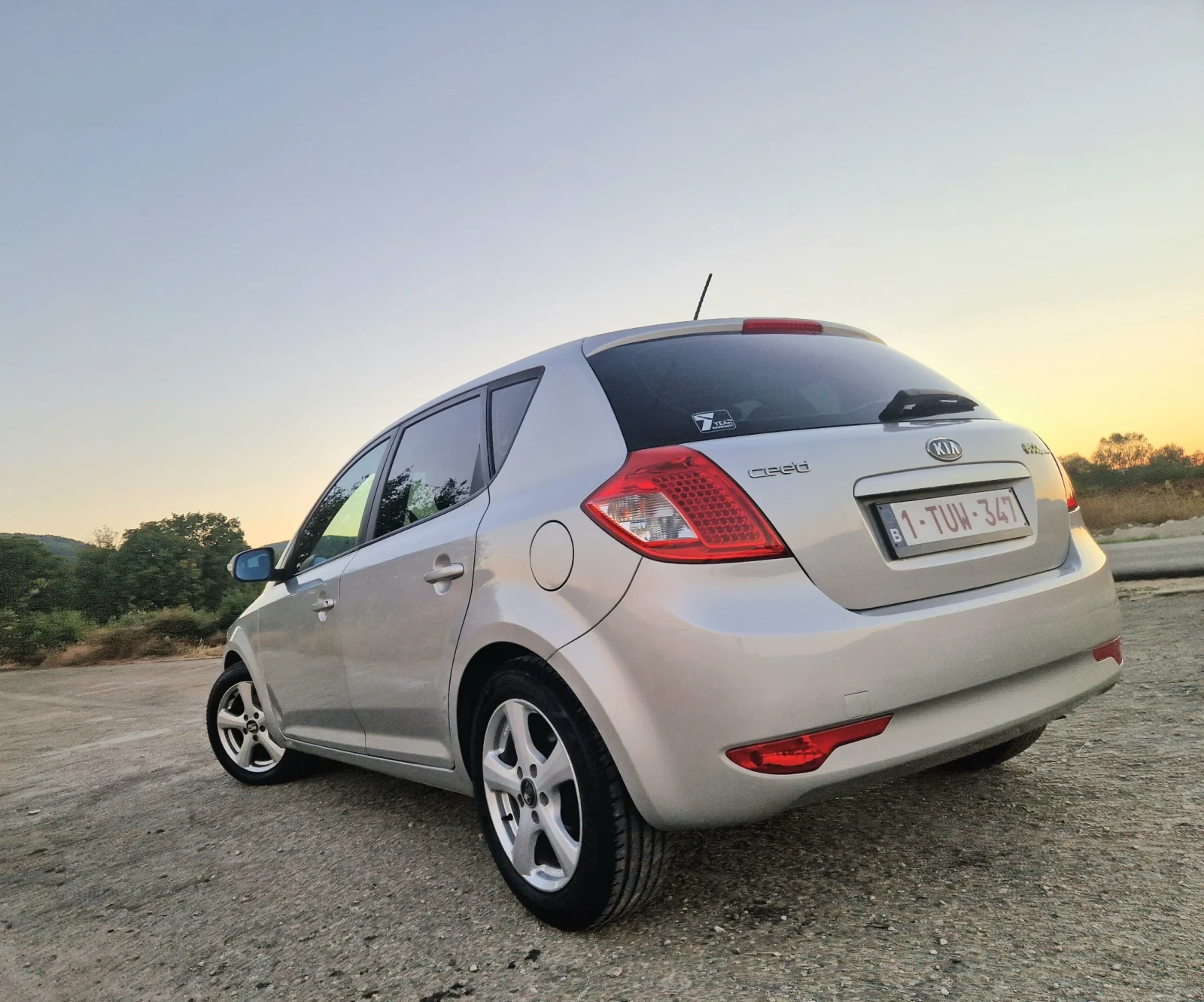 Kia Ceed 1.6 crdi 90 кн, снимка 5 - Автомобили и джипове - 55976677