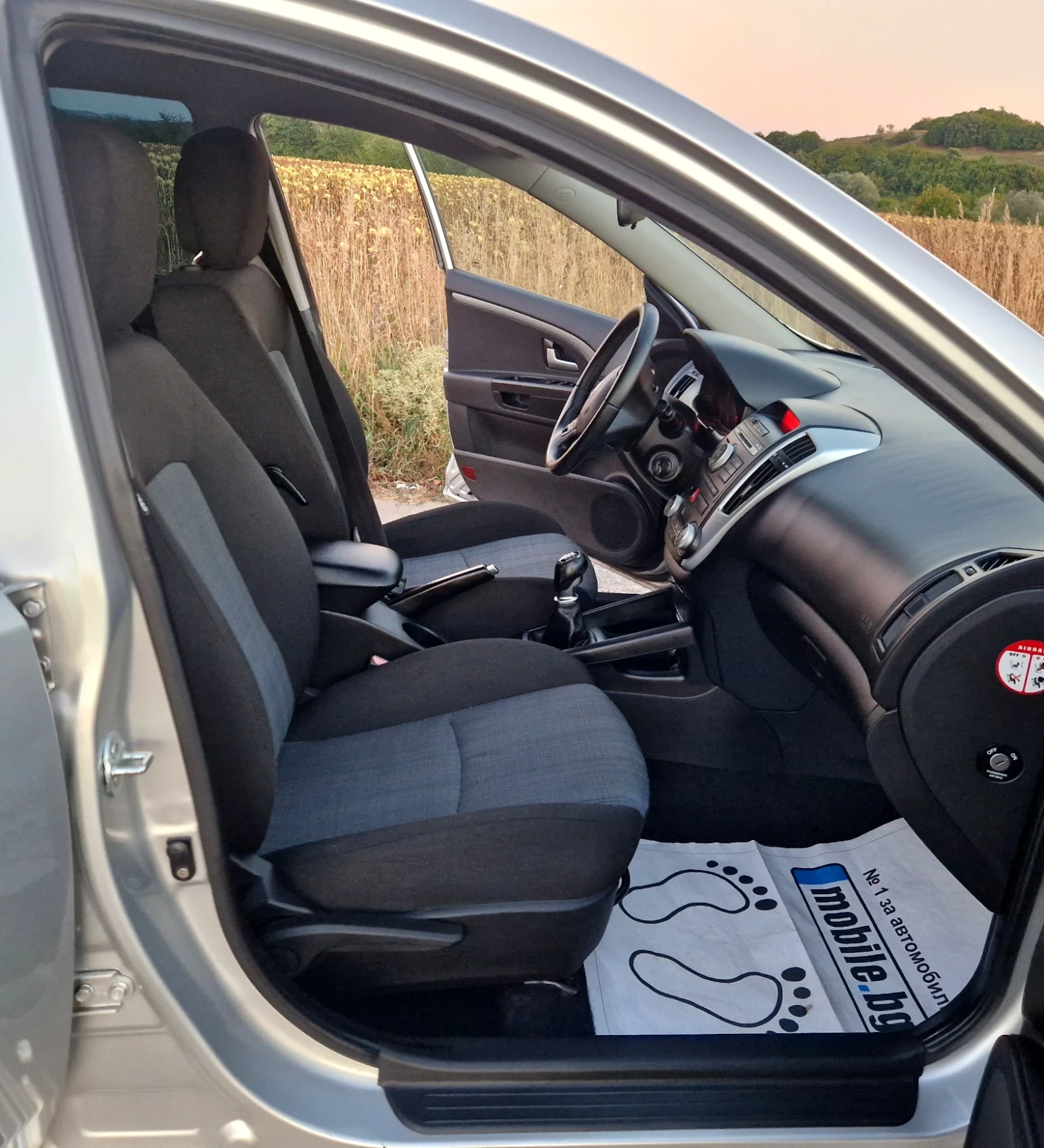 Kia Ceed 1.6 crdi 90 кн, снимка 8 - Автомобили и джипове - 55976677