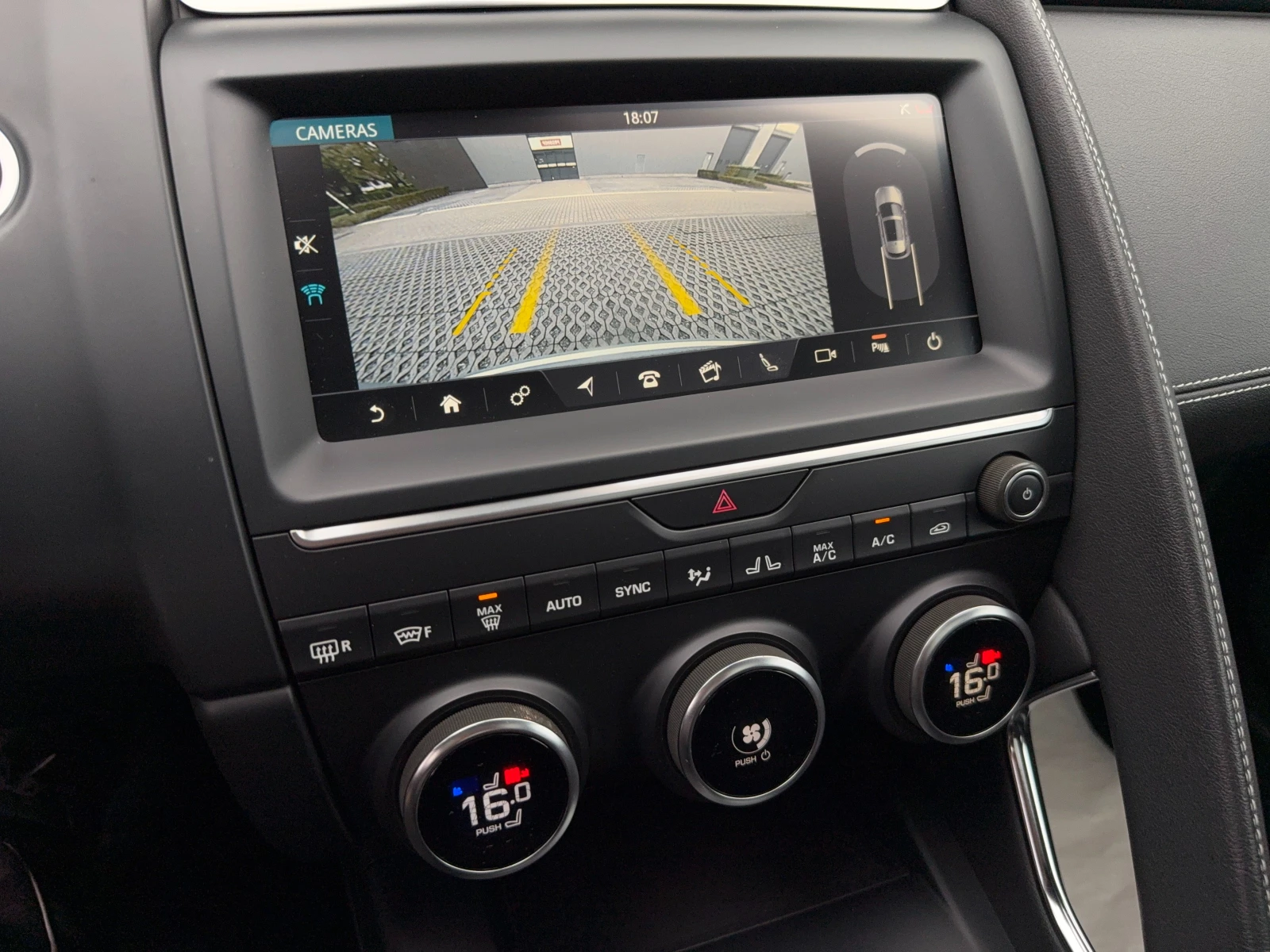 Jaguar E-pace 2.0 R-Dynamic S Leather Navi Panorama | Mobile.bg � ����������� 11