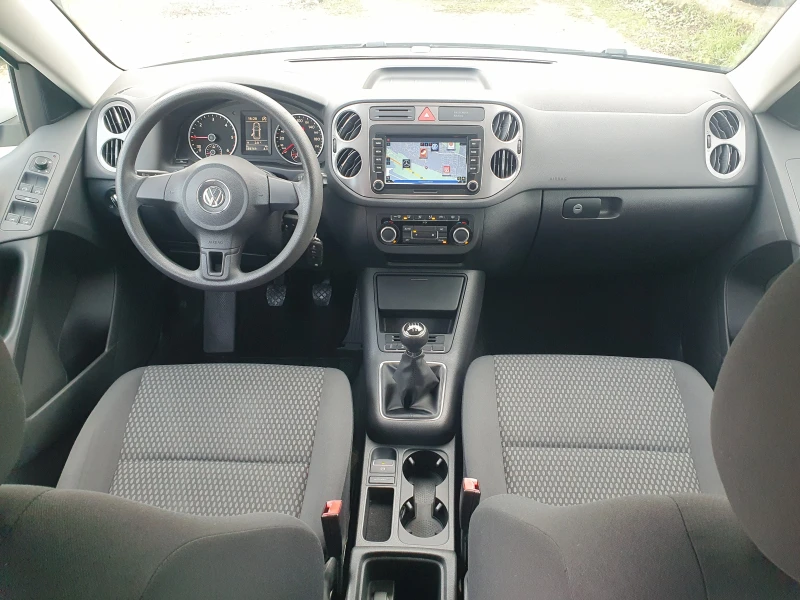 VW Tiguan 2.0 TDI NAVI, снимка 8 - Автомобили и джипове - 48728126