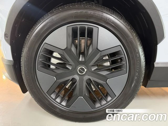 Volvo EX30, снимка 5 - Автомобили и джипове - 56282197