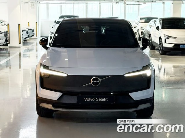 Volvo EX30, снимка 3 - Автомобили и джипове - 56282197