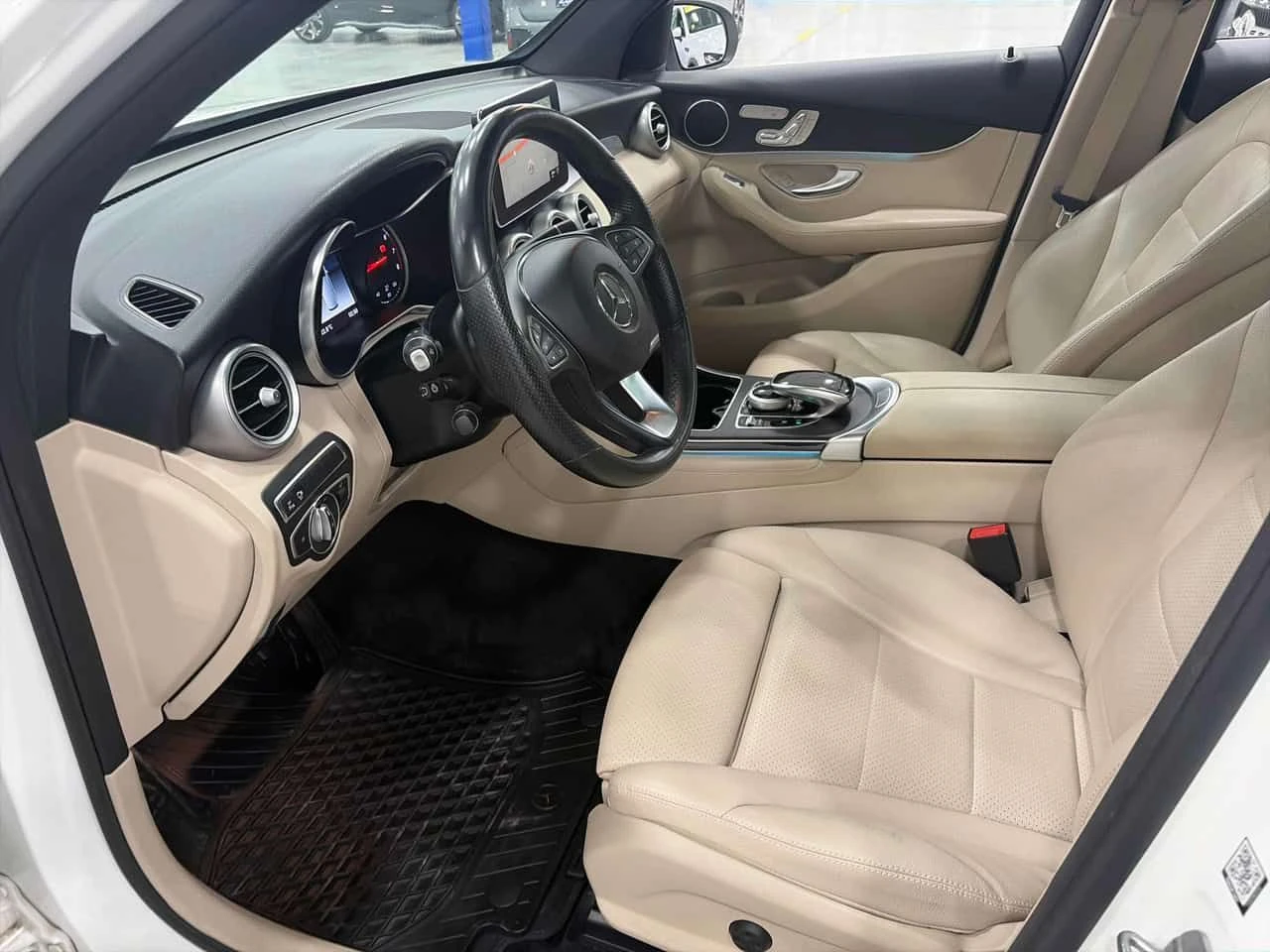 Mercedes-Benz GLC 300 CARFAX /Кожа/Нави/Подгрев/Панорама, снимка 6 - Автомобили и джипове - 54129126
