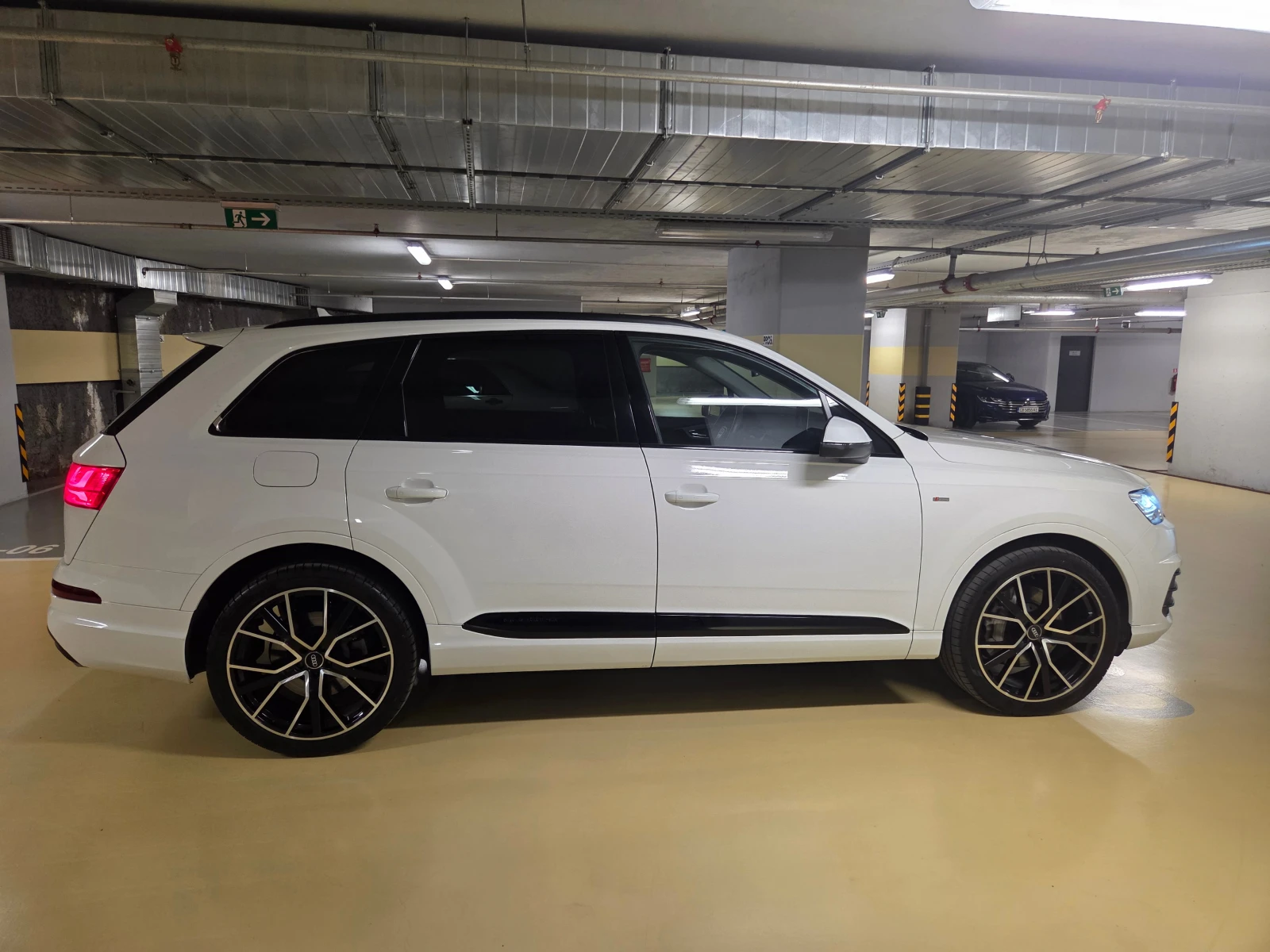 Audi Q7 3.0TDI/Sline/Камера/Virtual/Quattro, снимка 3 - Автомобили и джипове - 55199867